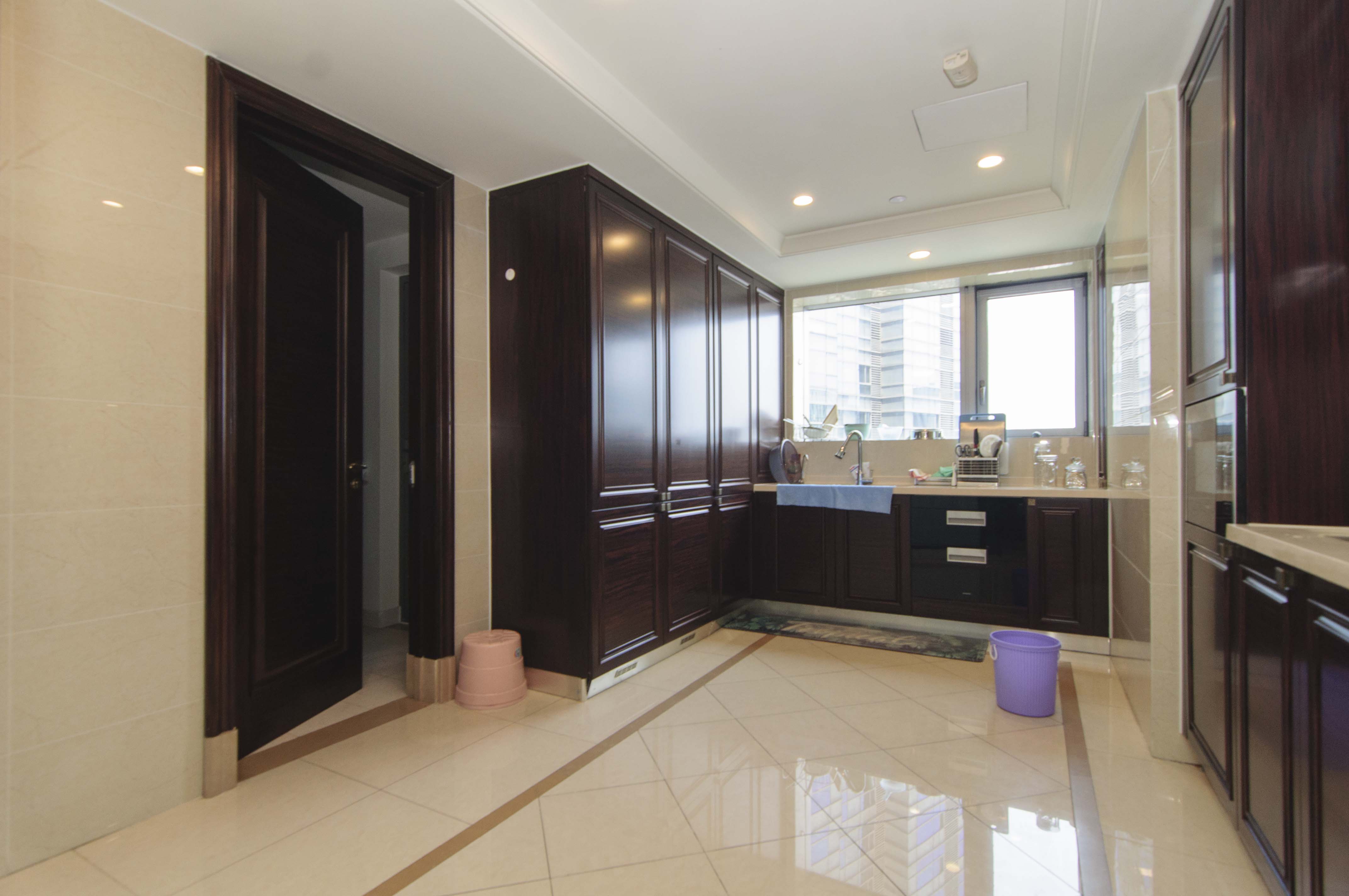 华远隆玺  3室2厅2卫    720.0万厨房