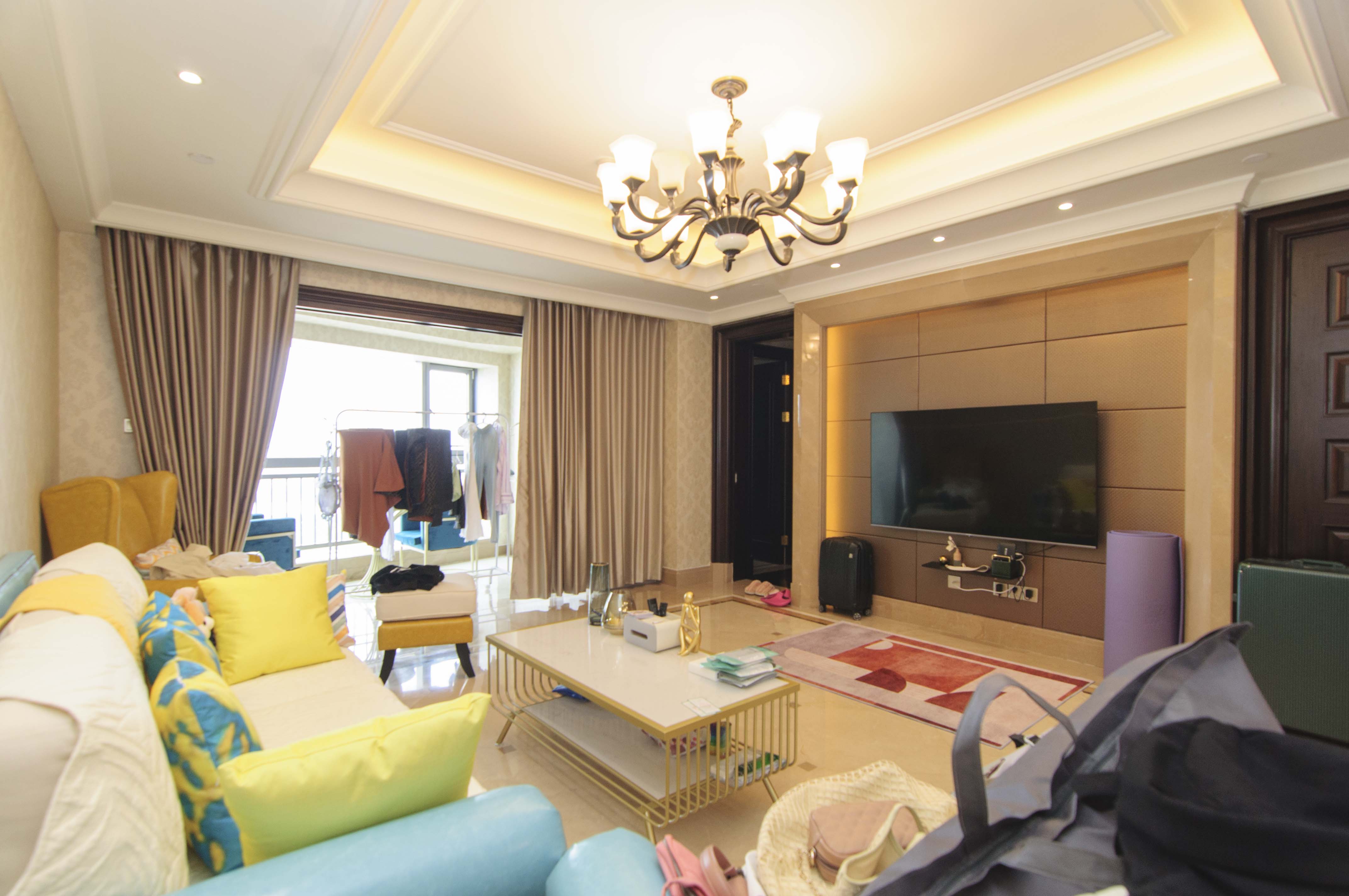 华远隆玺  3室2厅2卫    720.0万客厅