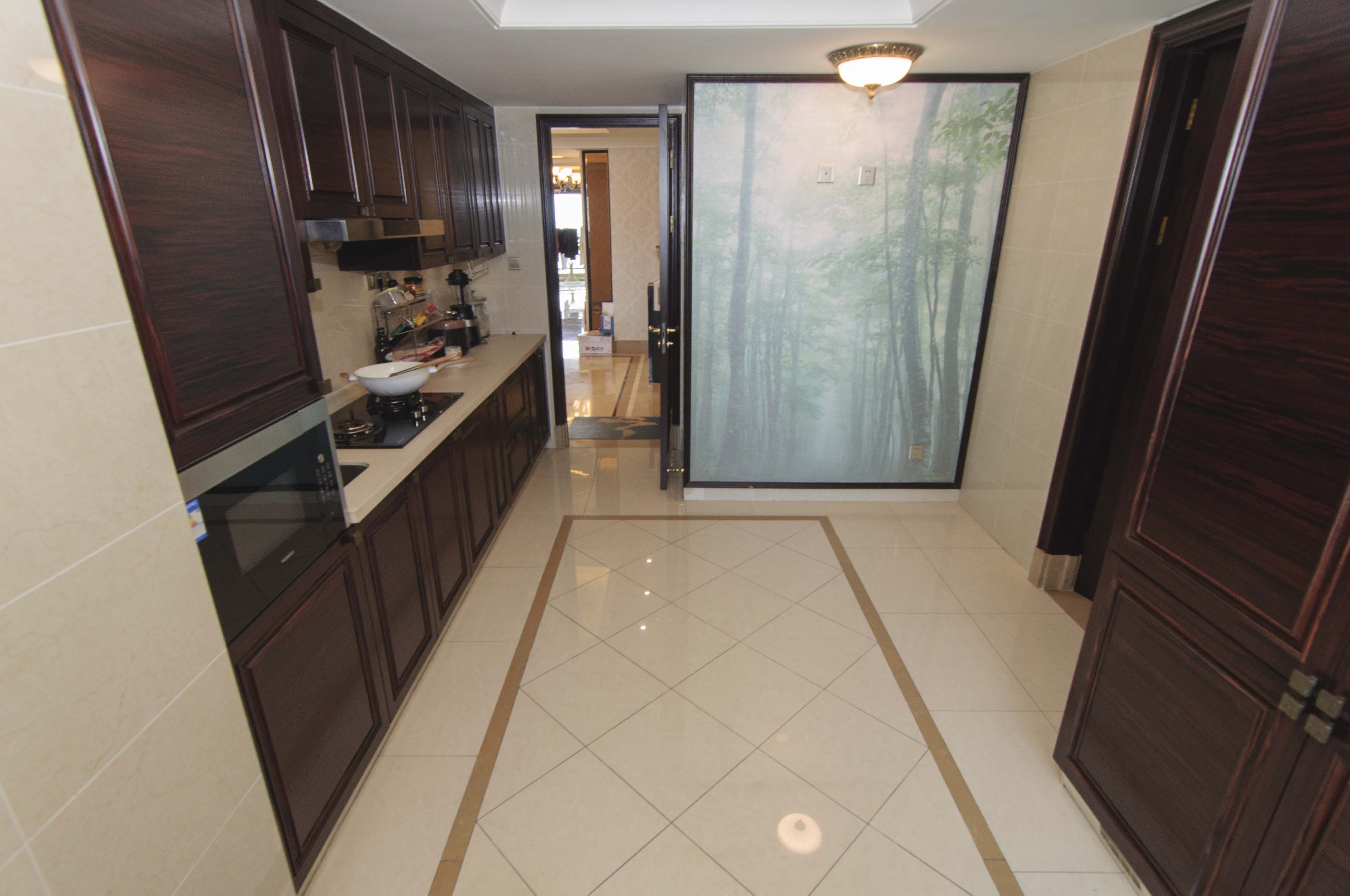 华远隆玺  3室2厅2卫    720.0万厨房