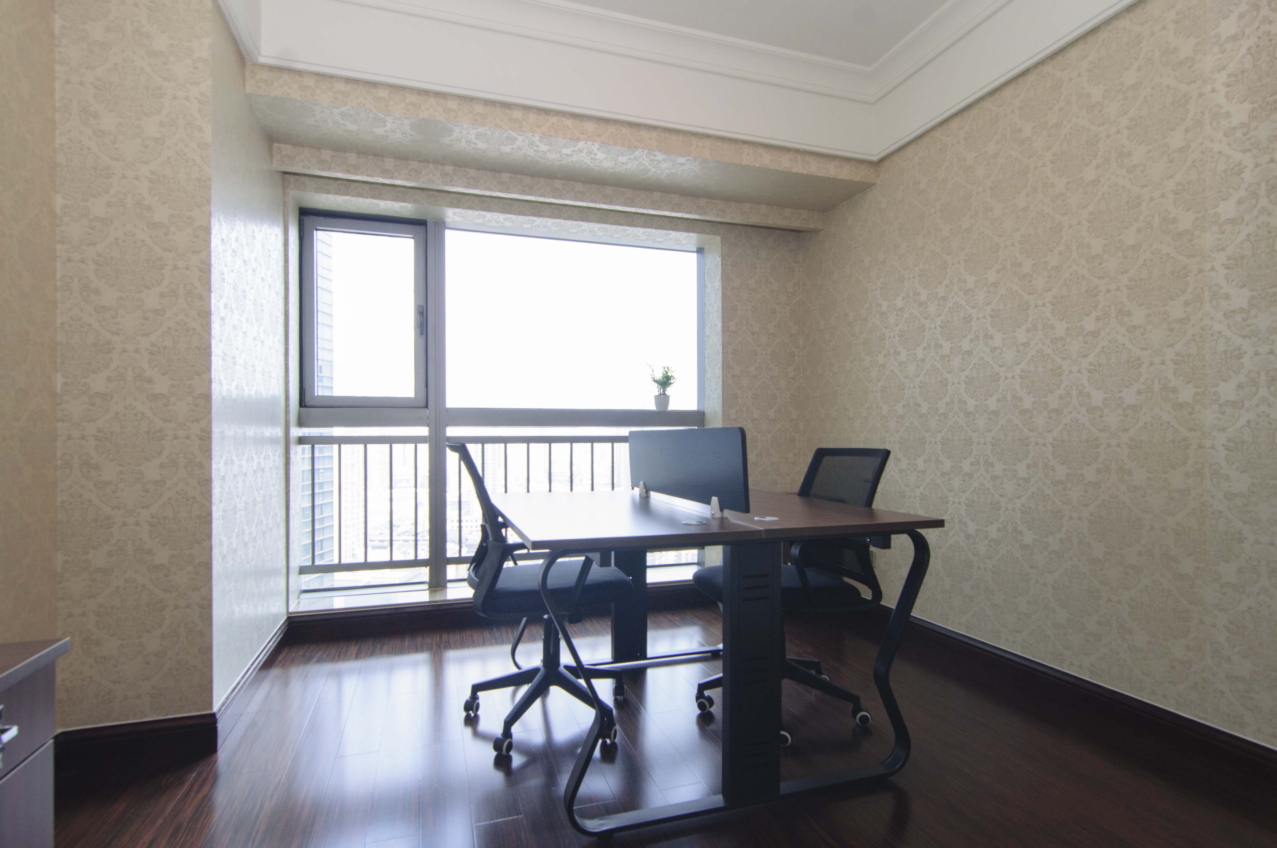 华远隆玺  3室2厅2卫    720.0万卧室