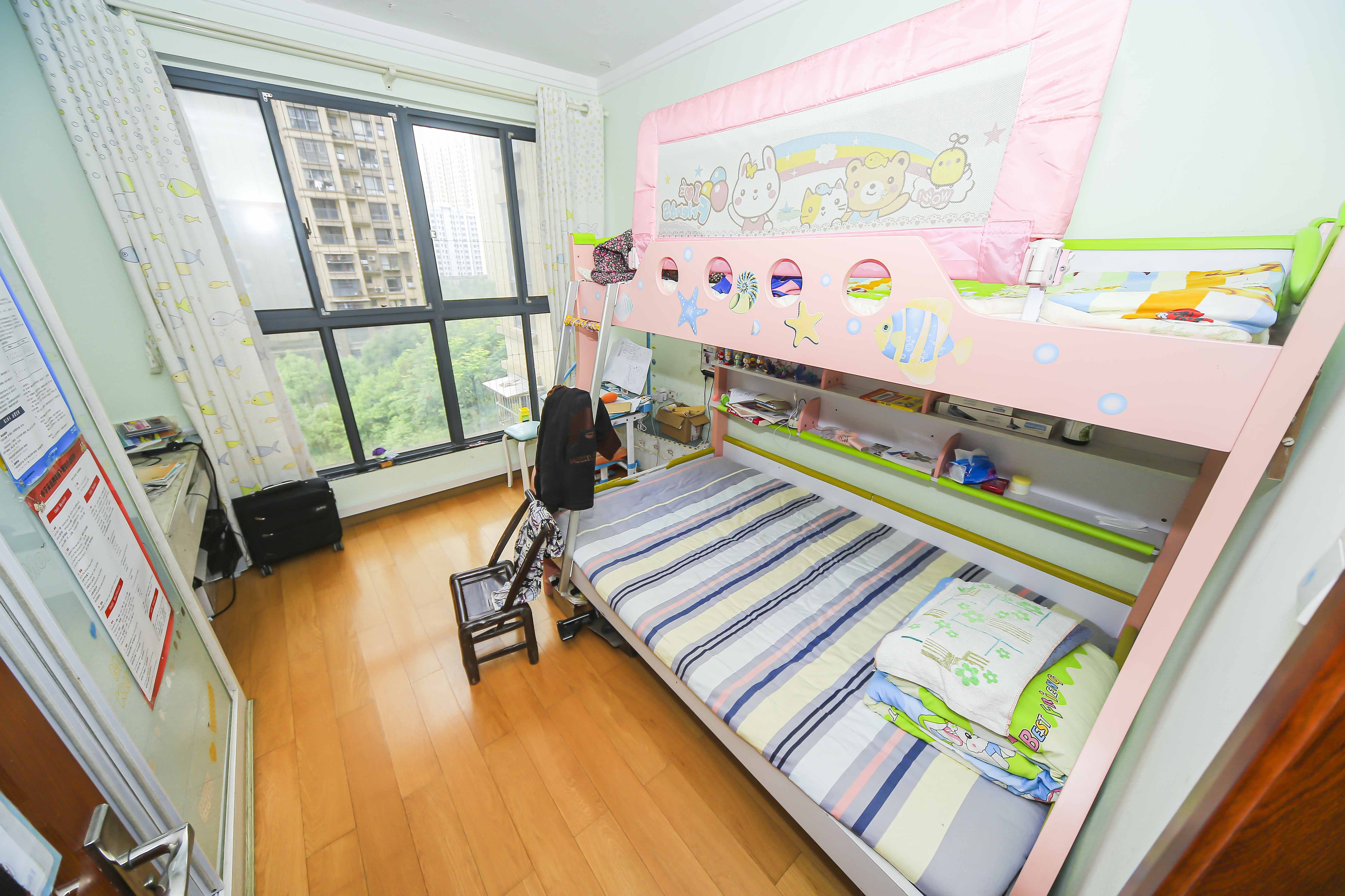 中建麓山和苑  3室2厅1卫   85.00万卧室