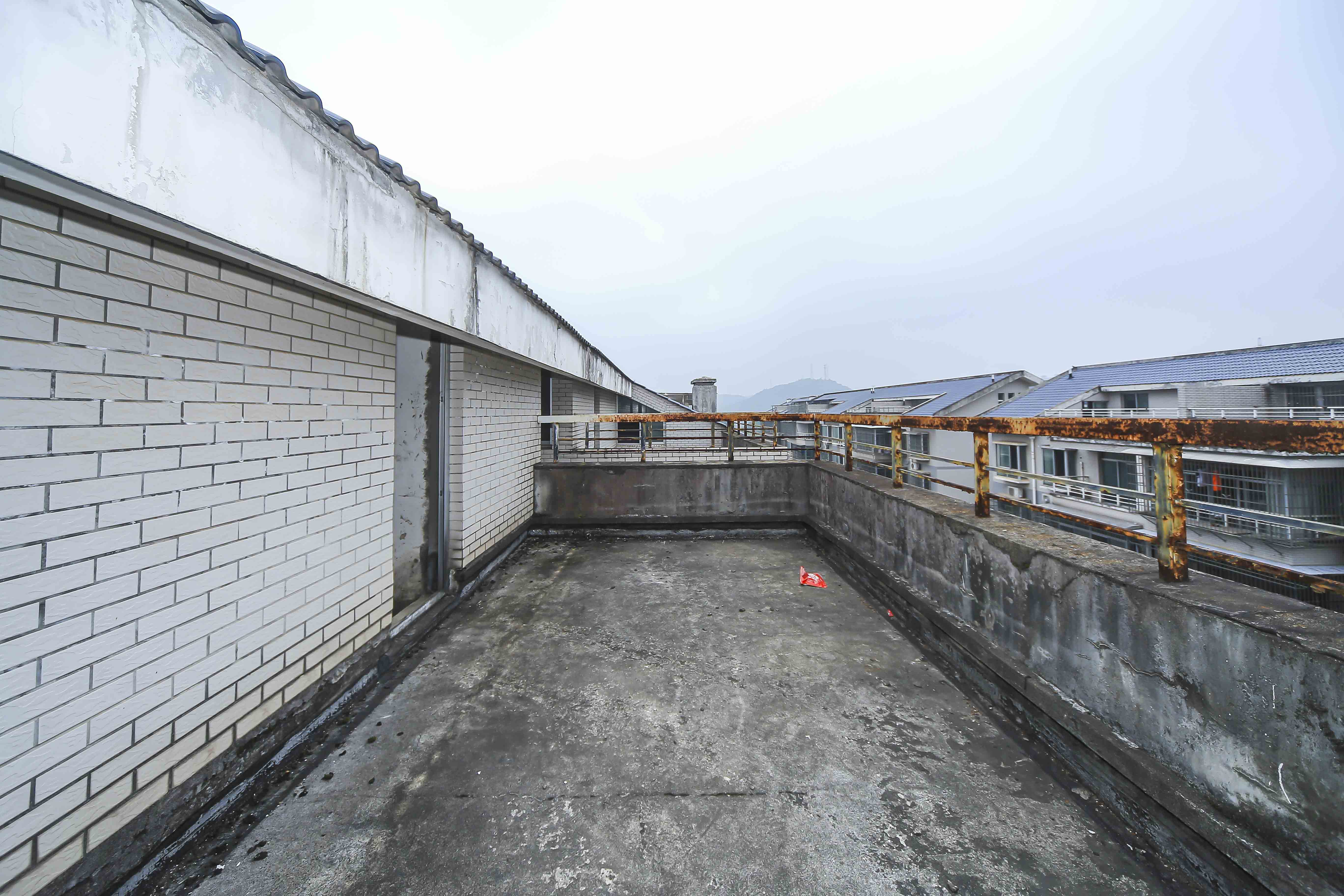 锑都家园  5室2厅2卫   88.00万客厅