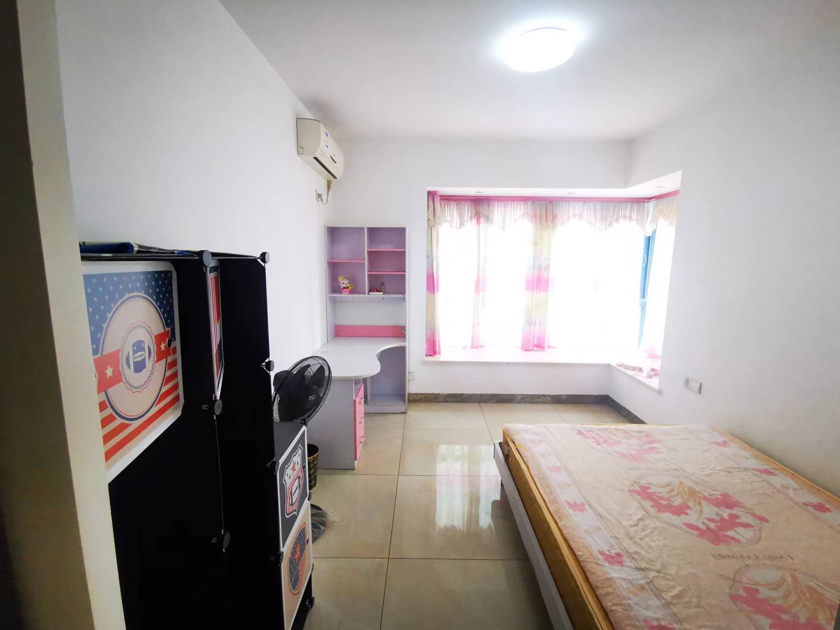 山水国际 4室2厅2卫 88.8万 山水国际 4室2厅2卫 88.8万客厅