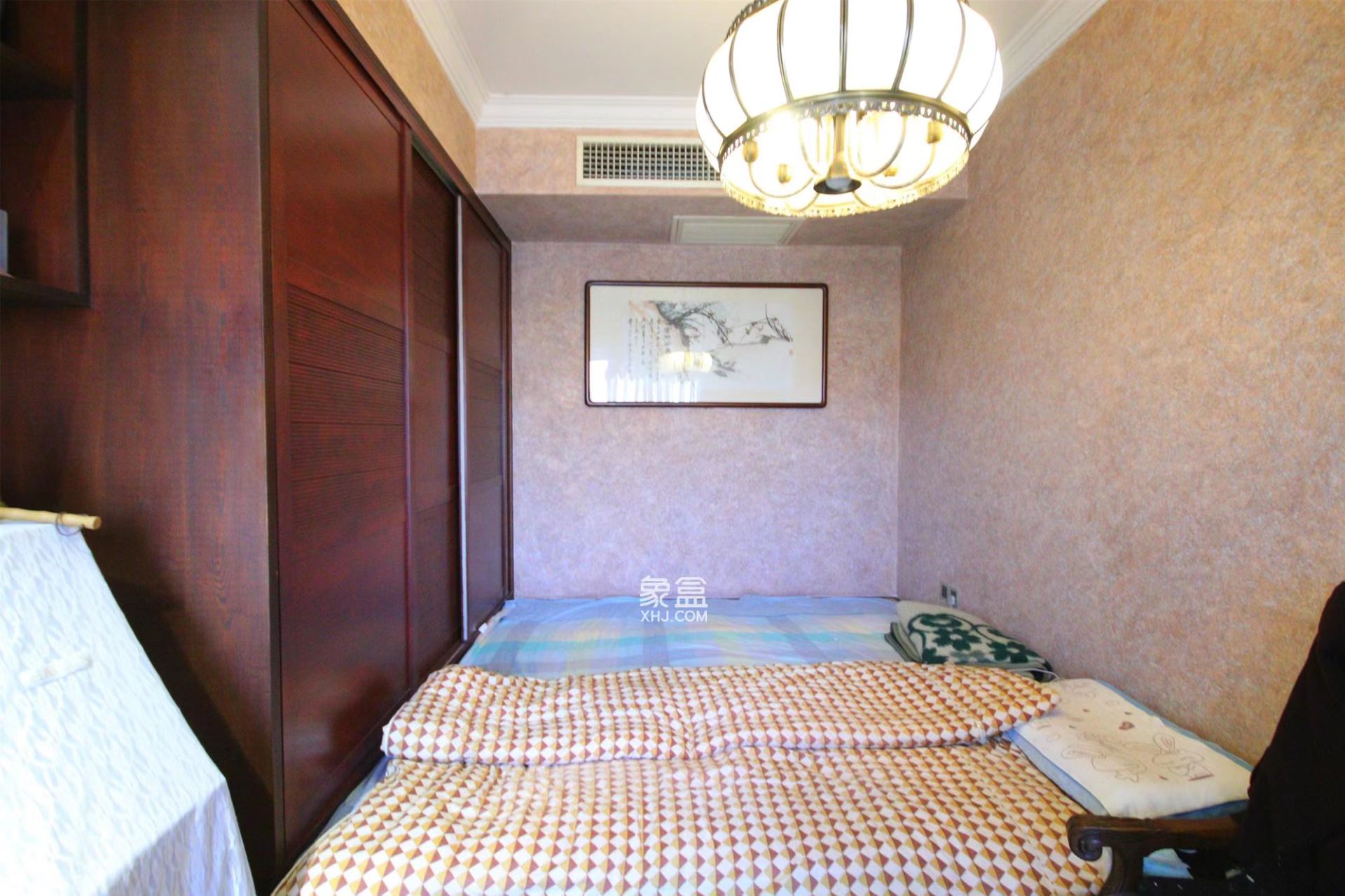 湘银金色阳光 3室2厅2卫 220.0万 湘银金色阳光 3室2厅2卫 220.0万客厅