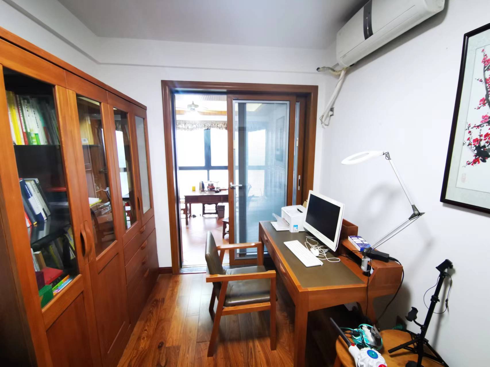 山水国际  5室2厅3卫    200.0万 山水国际  5室2厅3卫    200.0万客厅