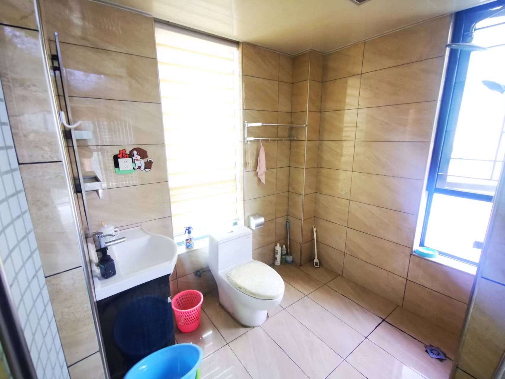 山水国际 4室2厅2卫 88.8万 山水国际 4室2厅2卫 88.8万客厅