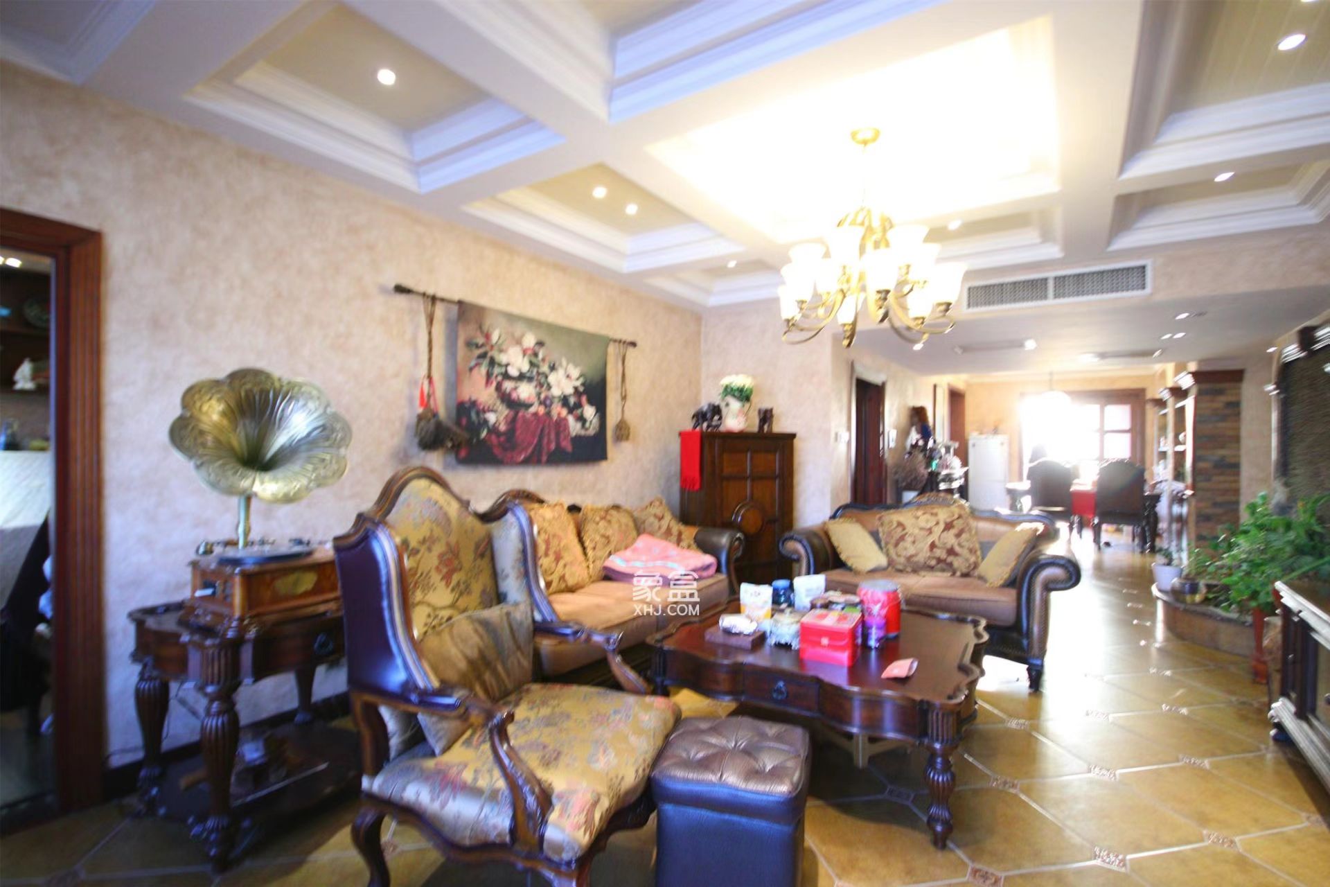 湘银金色阳光 3室2厅2卫 220.0万 湘银金色阳光 3室2厅2卫 220.0万客厅