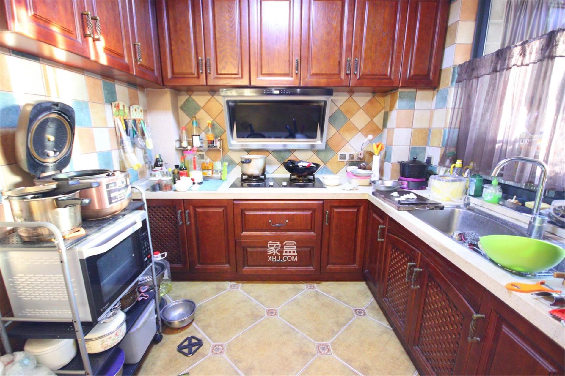 湘银金色阳光 3室2厅2卫 220.0万 湘银金色阳光 3室2厅2卫 220.0万客厅