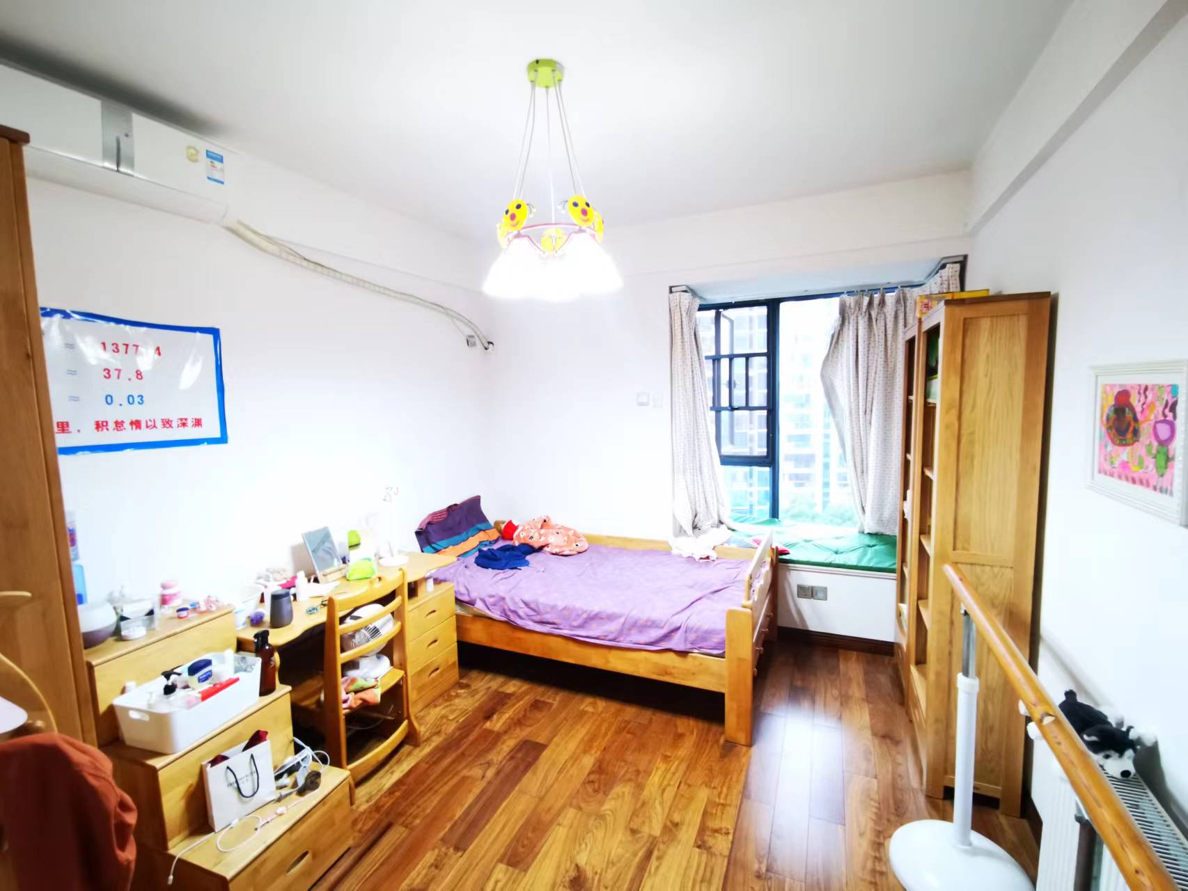 山水国际  5室2厅3卫    200.0万 山水国际  5室2厅3卫    200.0万客厅