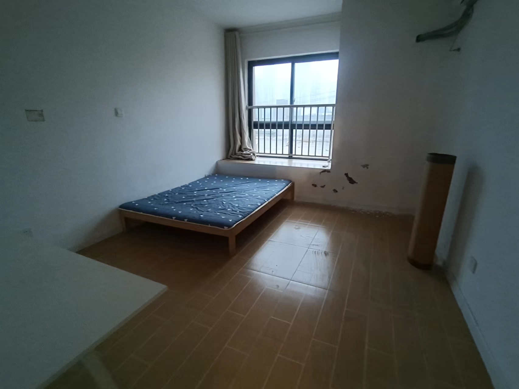 西郡佳园  3室2厅1卫    68.0万客厅