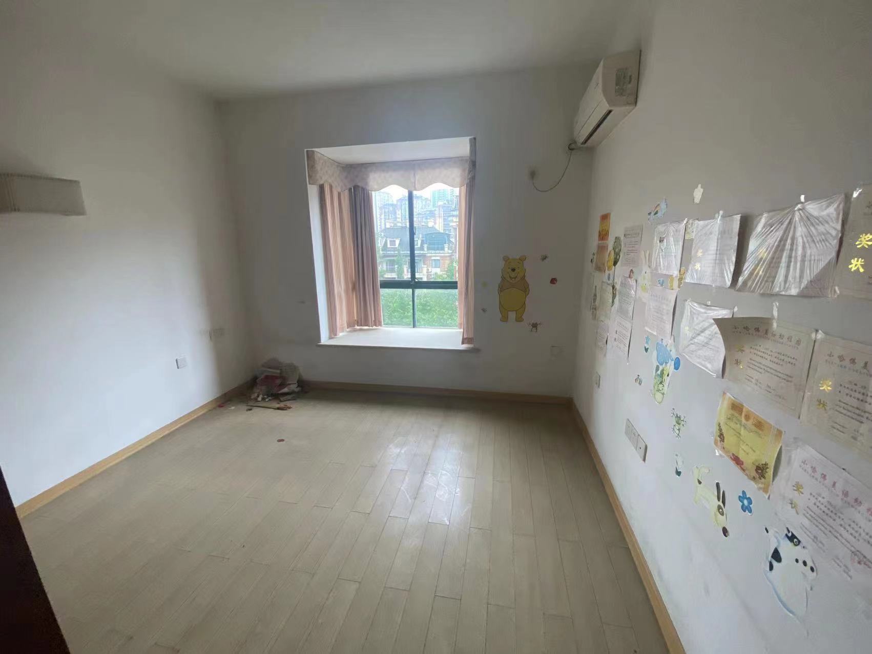 玫瑰名城紫荆苑 5室2厅2卫 99.0万 玫瑰名城紫荆苑 5室2厅2卫 99.0万客厅