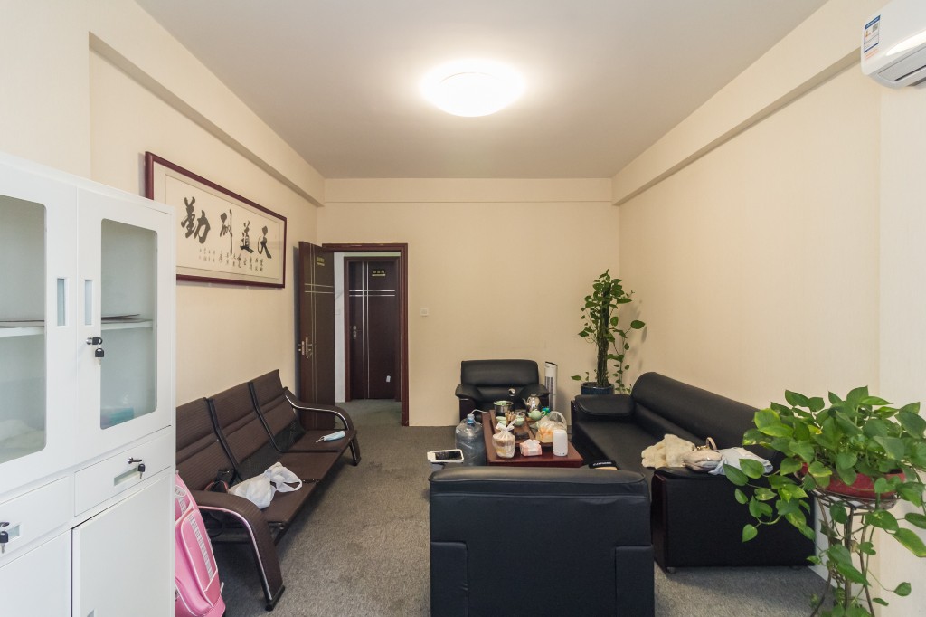 和泉嘉园 4室2厅2卫 99.0万 和泉嘉园 4室2厅2卫 99.0万卧室