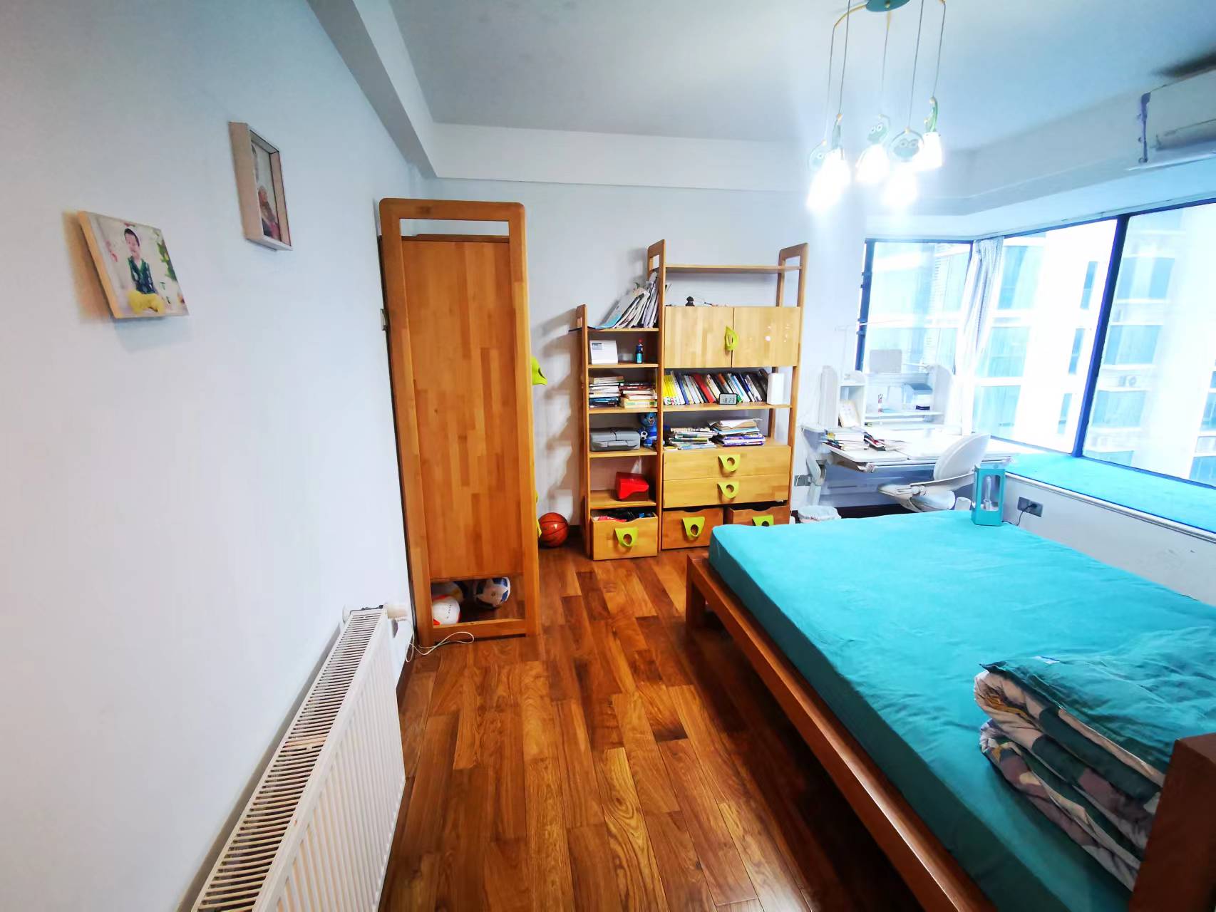 山水国际  5室2厅3卫    200.0万 山水国际  5室2厅3卫    200.0万客厅