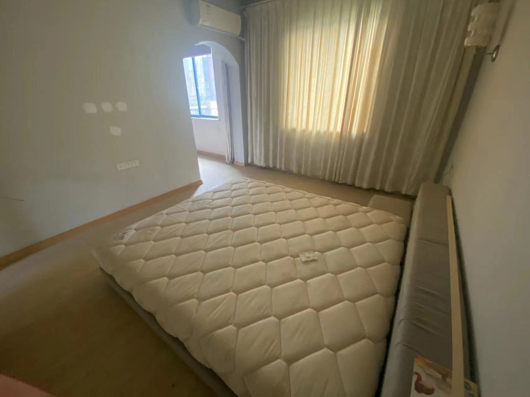 玫瑰名城紫荆苑 5室2厅2卫 99.0万 玫瑰名城紫荆苑 5室2厅2卫 99.0万客厅