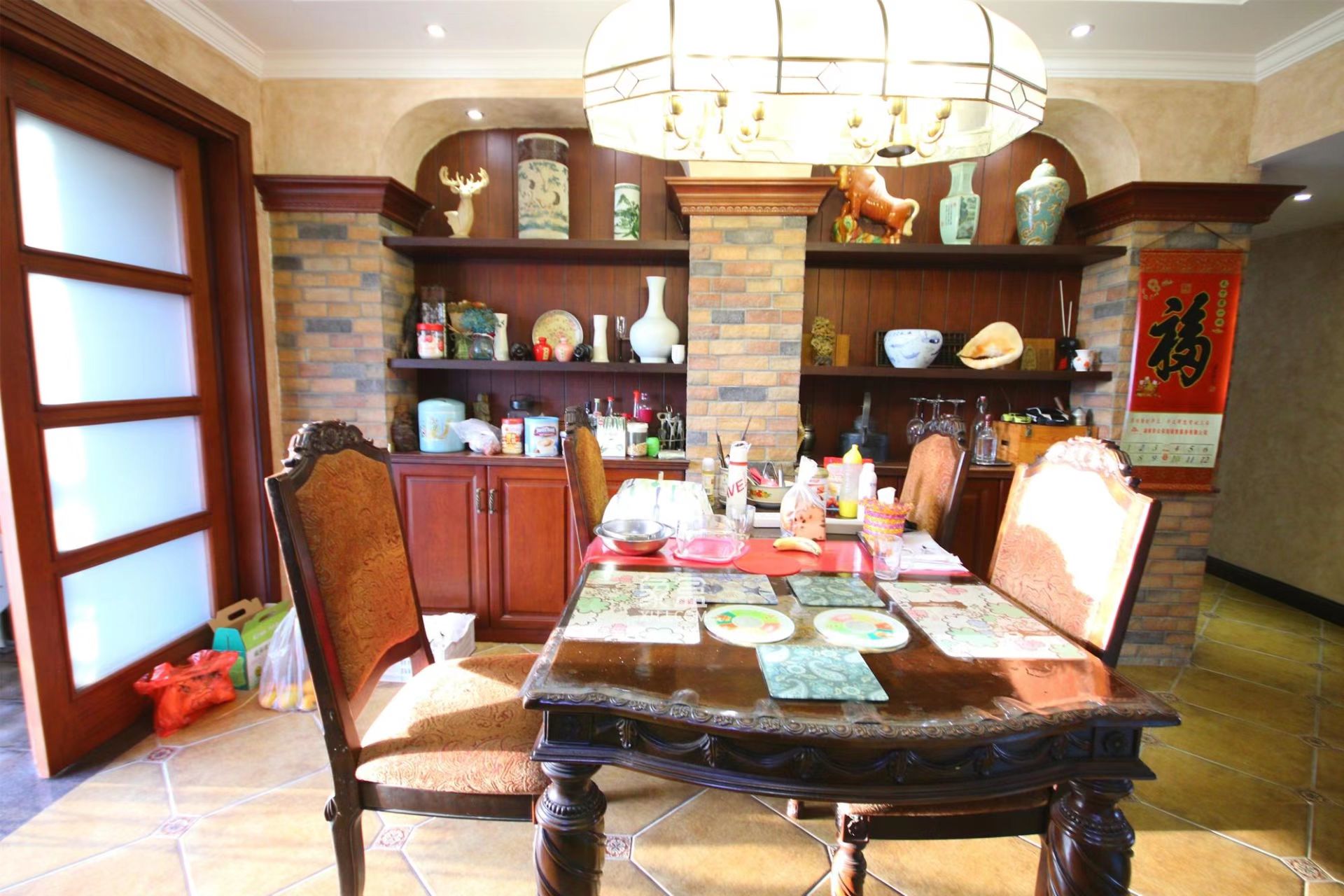 湘银金色阳光 3室2厅2卫 220.0万 湘银金色阳光 3室2厅2卫 220.0万客厅