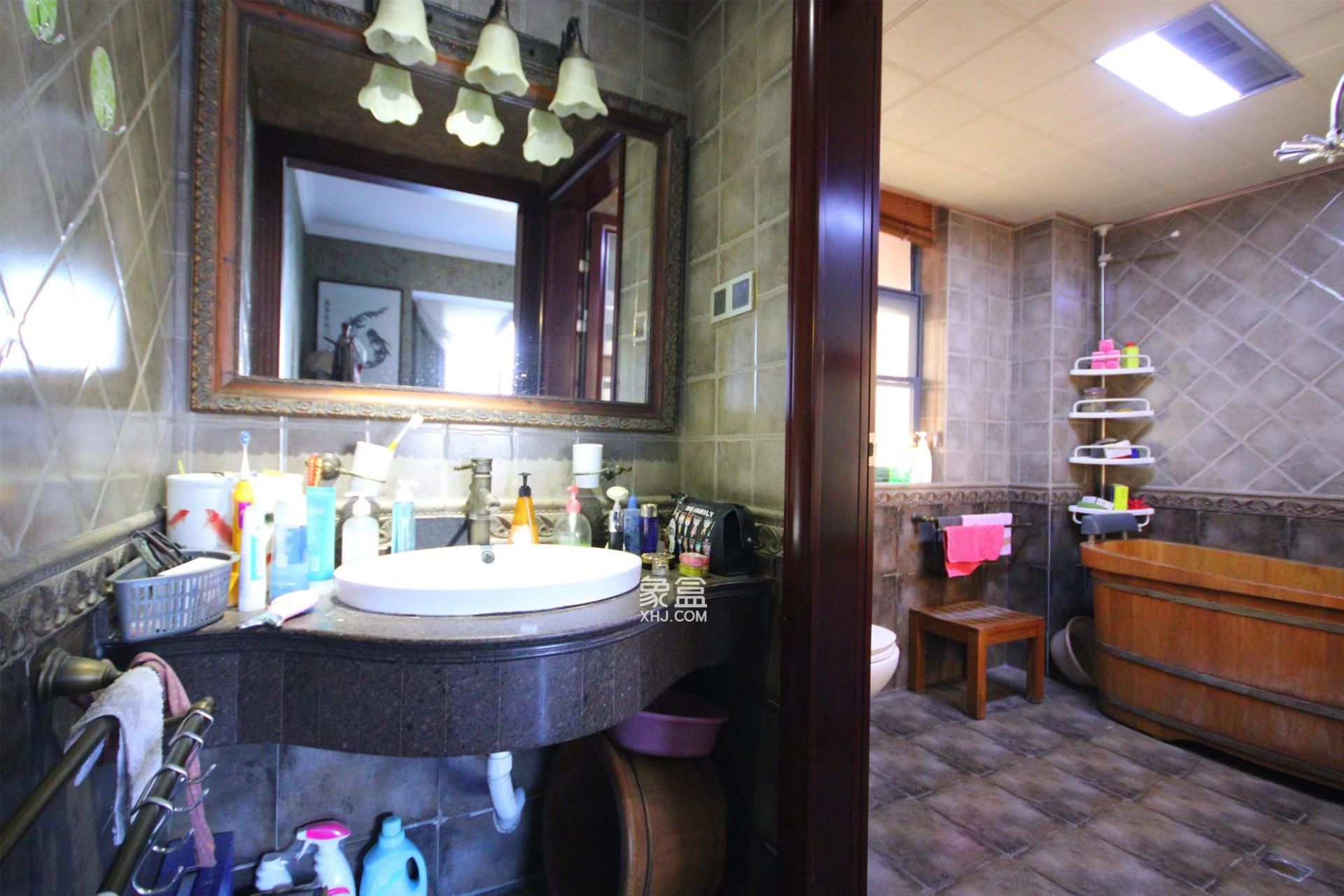 湘银金色阳光 3室2厅2卫 220.0万 湘银金色阳光 3室2厅2卫 220.0万客厅