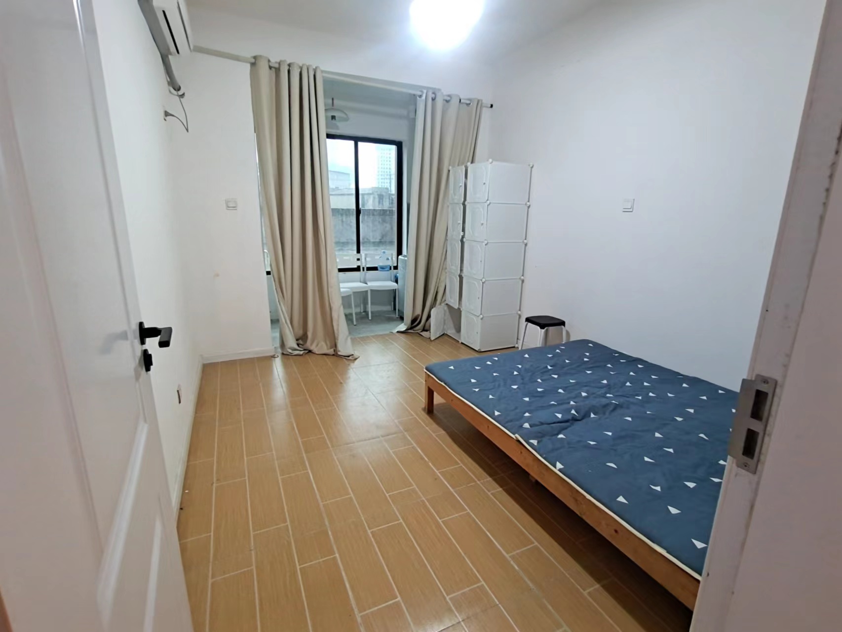 西郡佳园  3室2厅1卫    68.0万客厅