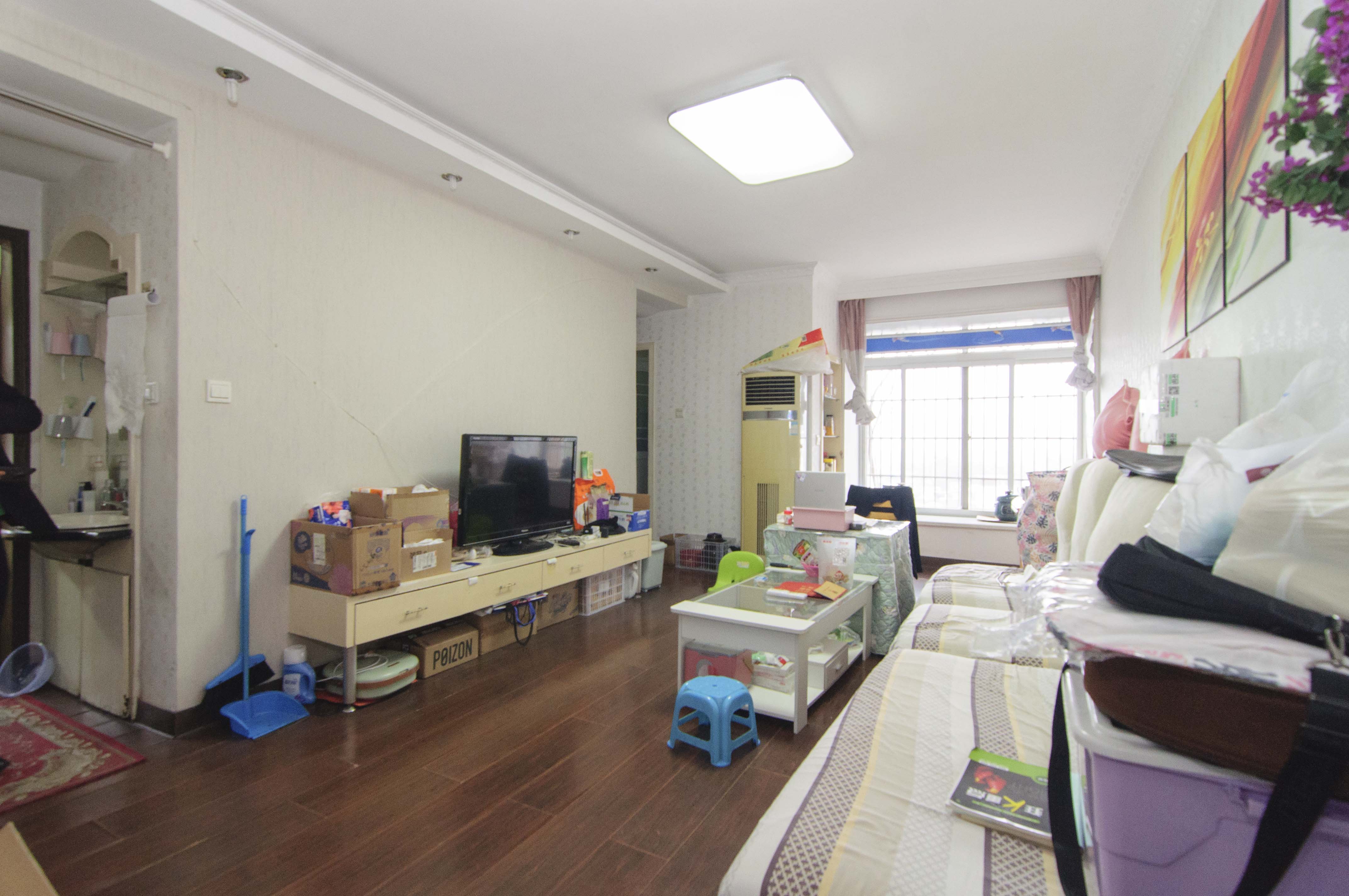 学院新村  3室2厅1卫    100.0万客厅