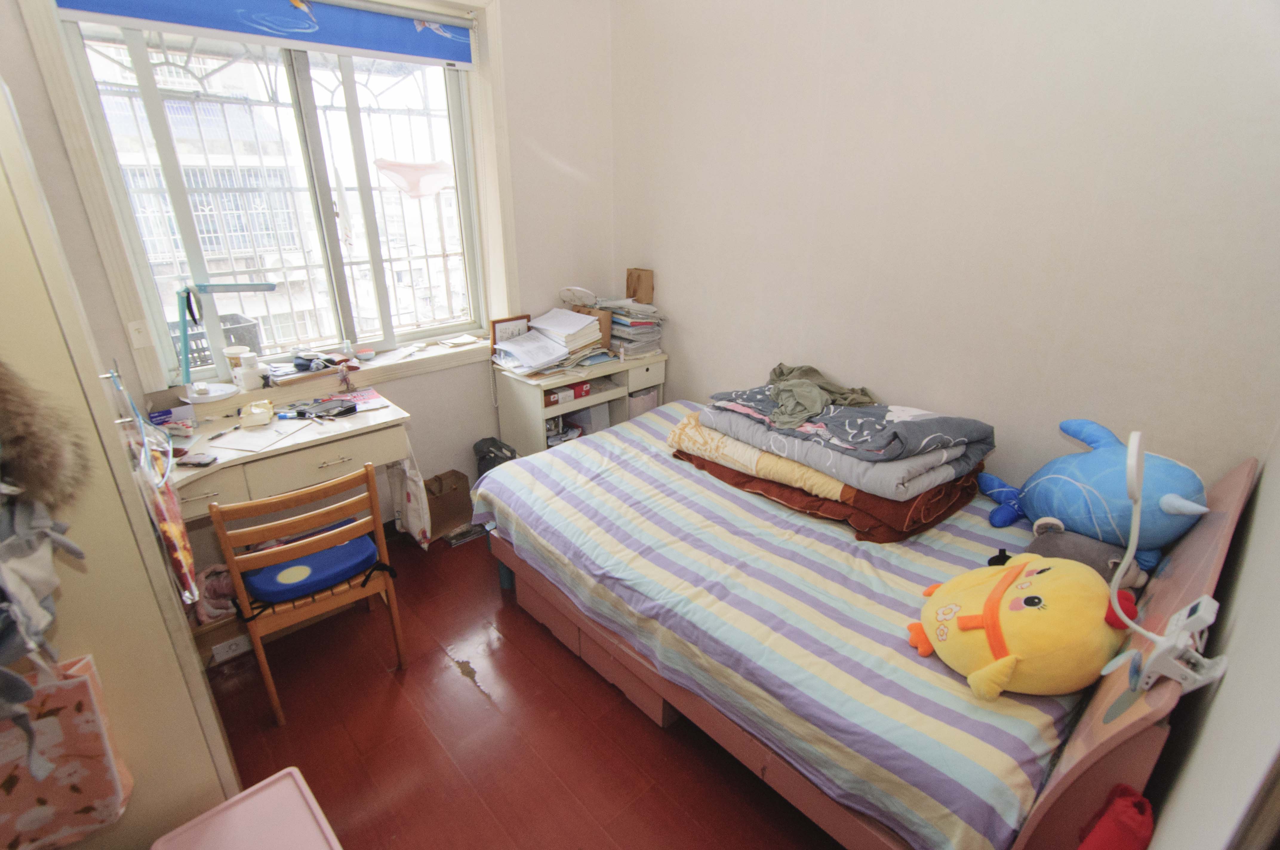 学院新村  3室2厅1卫    100.0万卧室