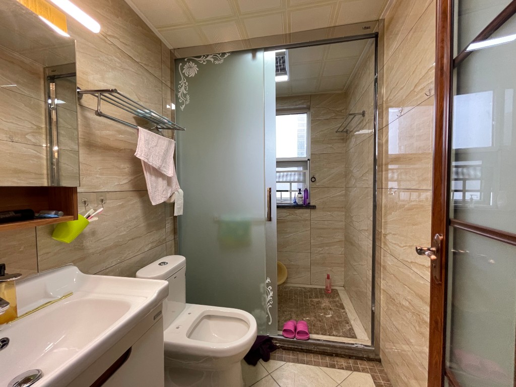 美的城三期 3室2厅2卫 95.0万 美的城三期 3室2厅2卫 95.0万客厅