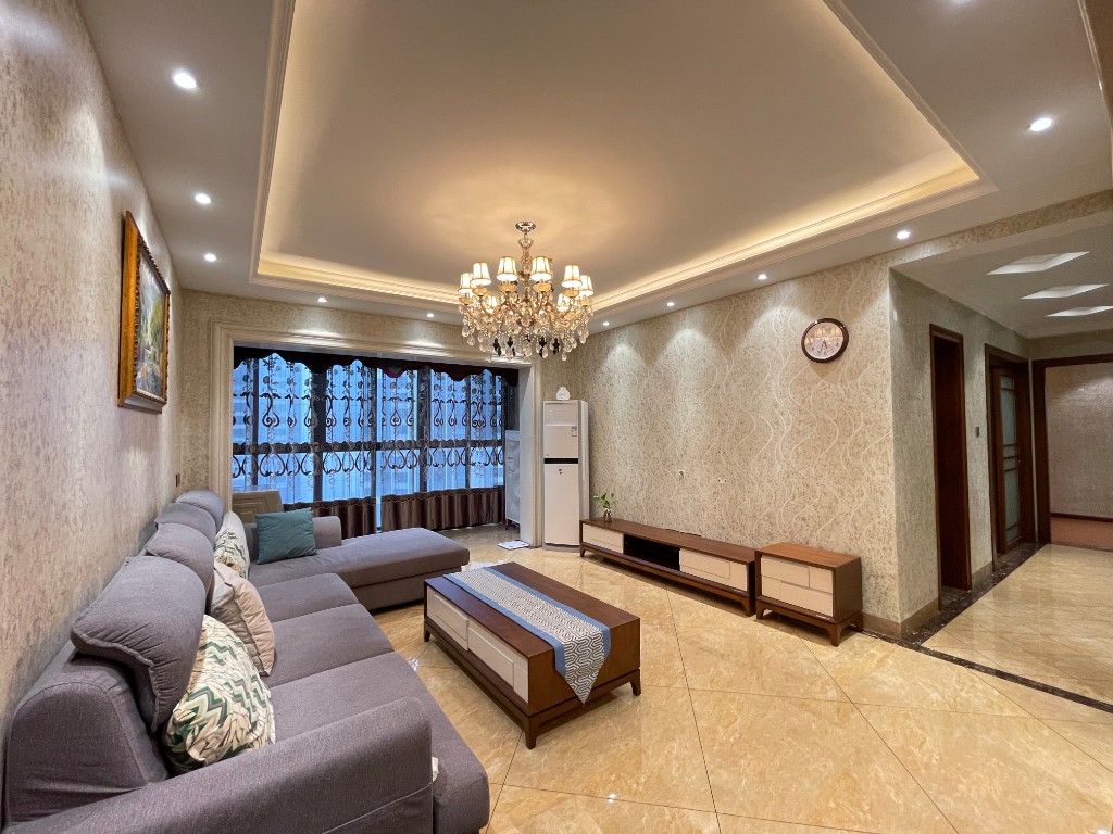 美的城三期 3室2厅2卫 95.0万 美的城三期 3室2厅2卫 95.0万客厅