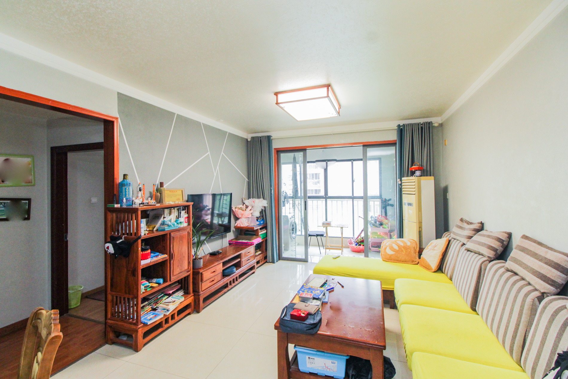 上海城小区  3室2厅2卫   127.50万客厅