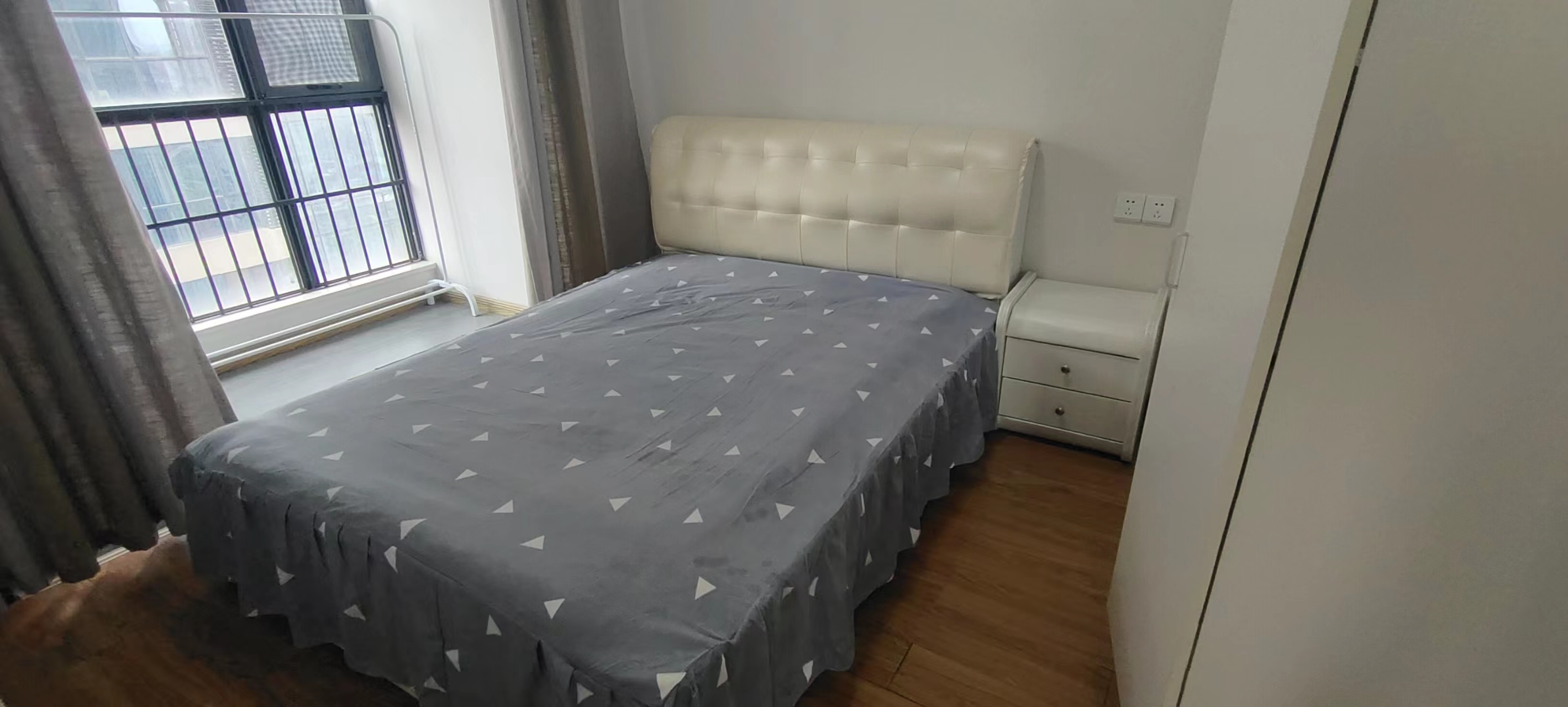 新桂公馆  2室1厅1卫    45.0万 新桂公馆  2室1厅1卫    45.0万客厅