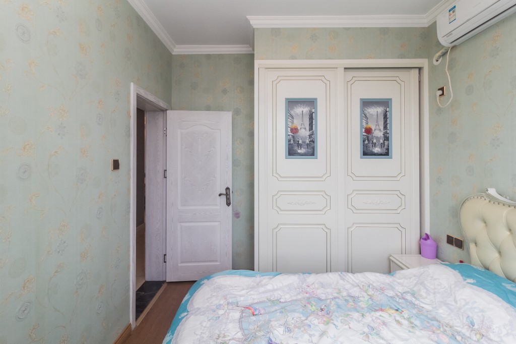 辉煌国际城二期  3室2厅2卫    116.0万卧室