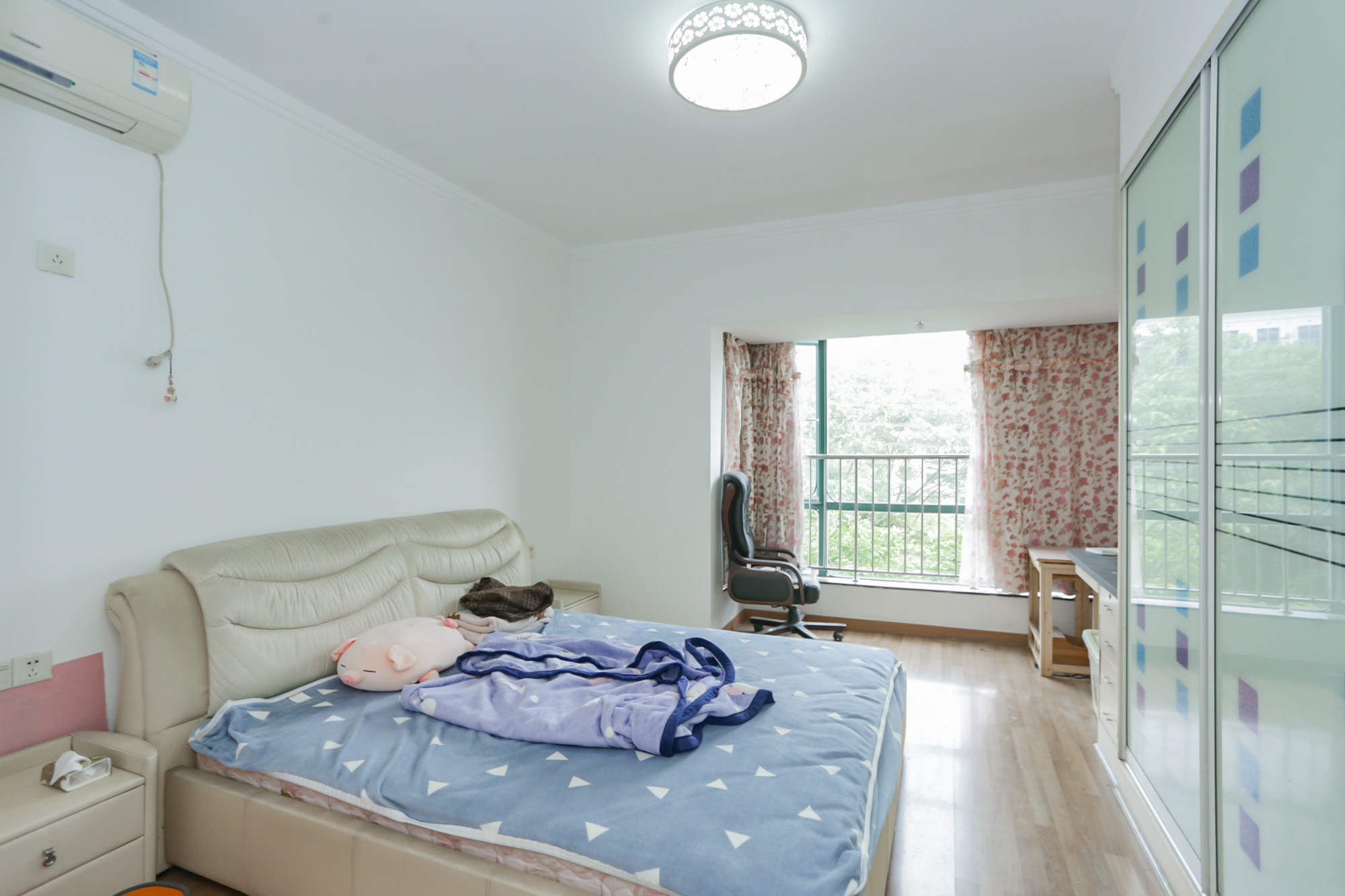 望兴景园一期  3室2厅2卫    135.0万卧室