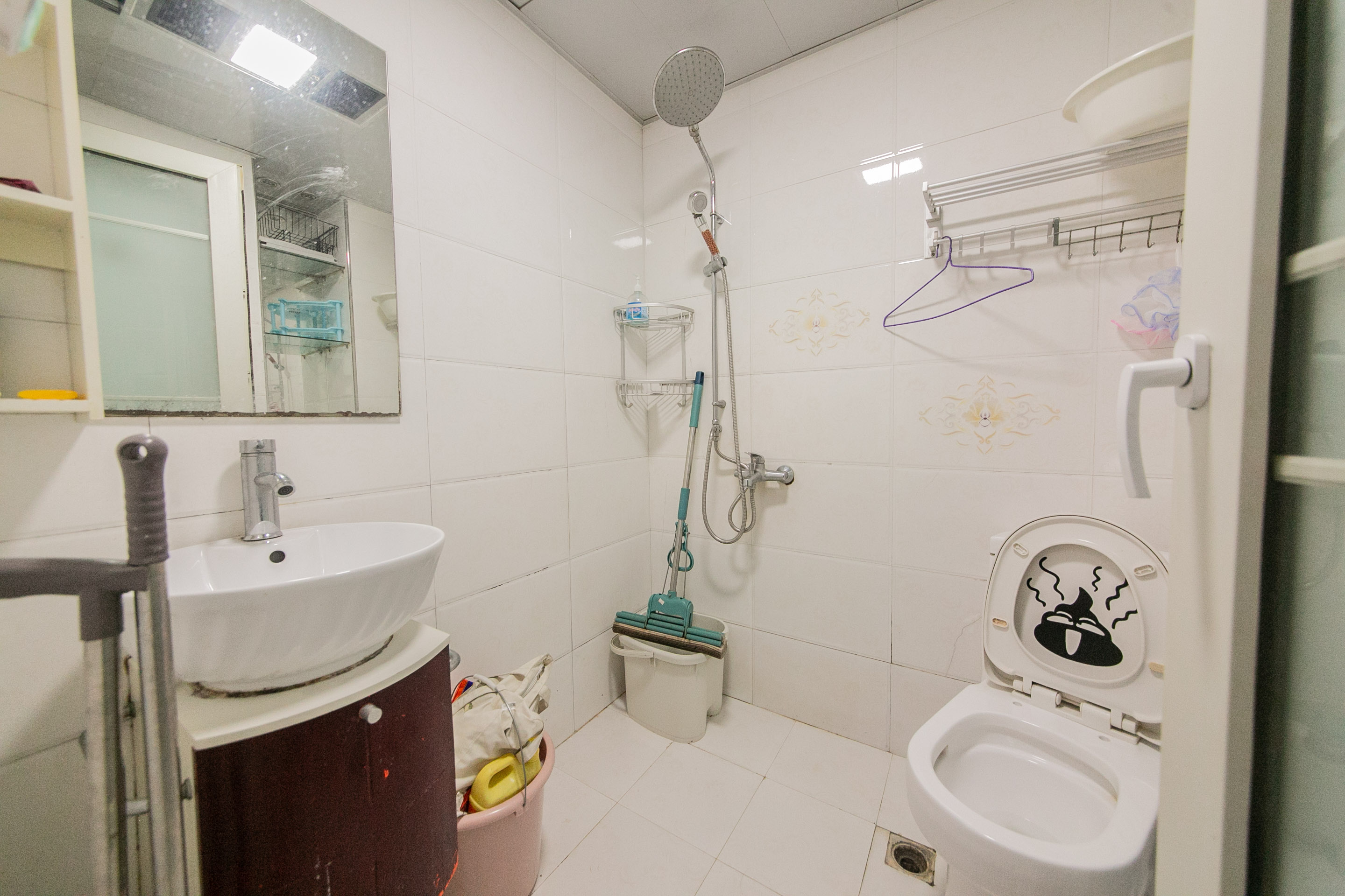 名富公寓 1室1厅1卫 25.0万 名富公寓 1室1厅1卫 25.0万卫生间