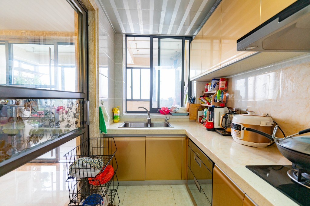 鑫远湘府华城  3室2厅1卫    168.0万厨房