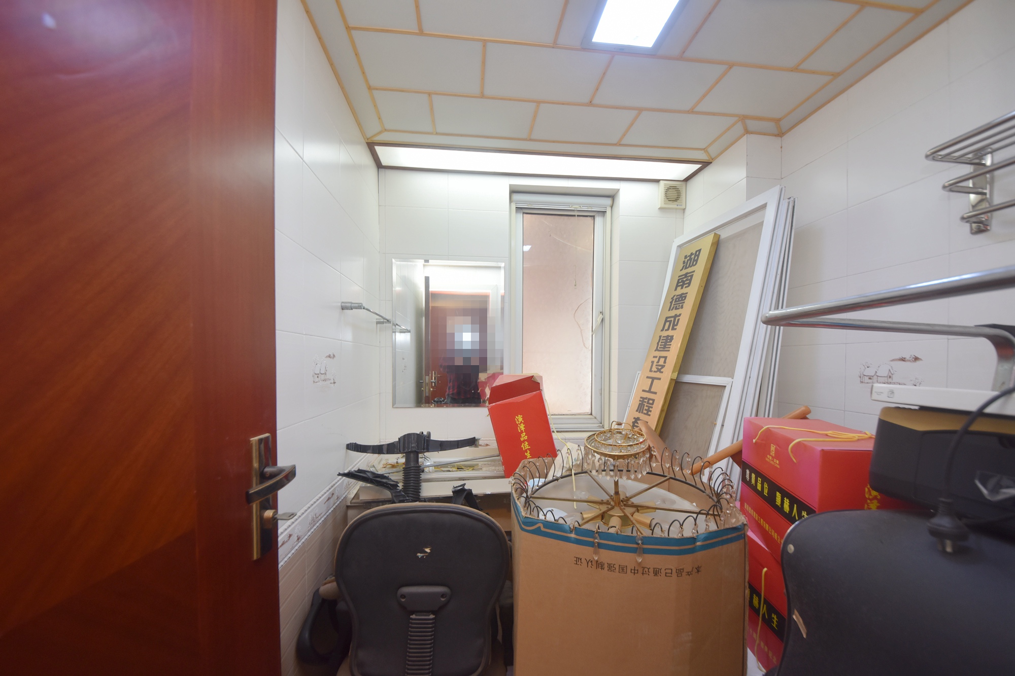 鸿铭中心  3室2厅2卫    187.6万卫生间