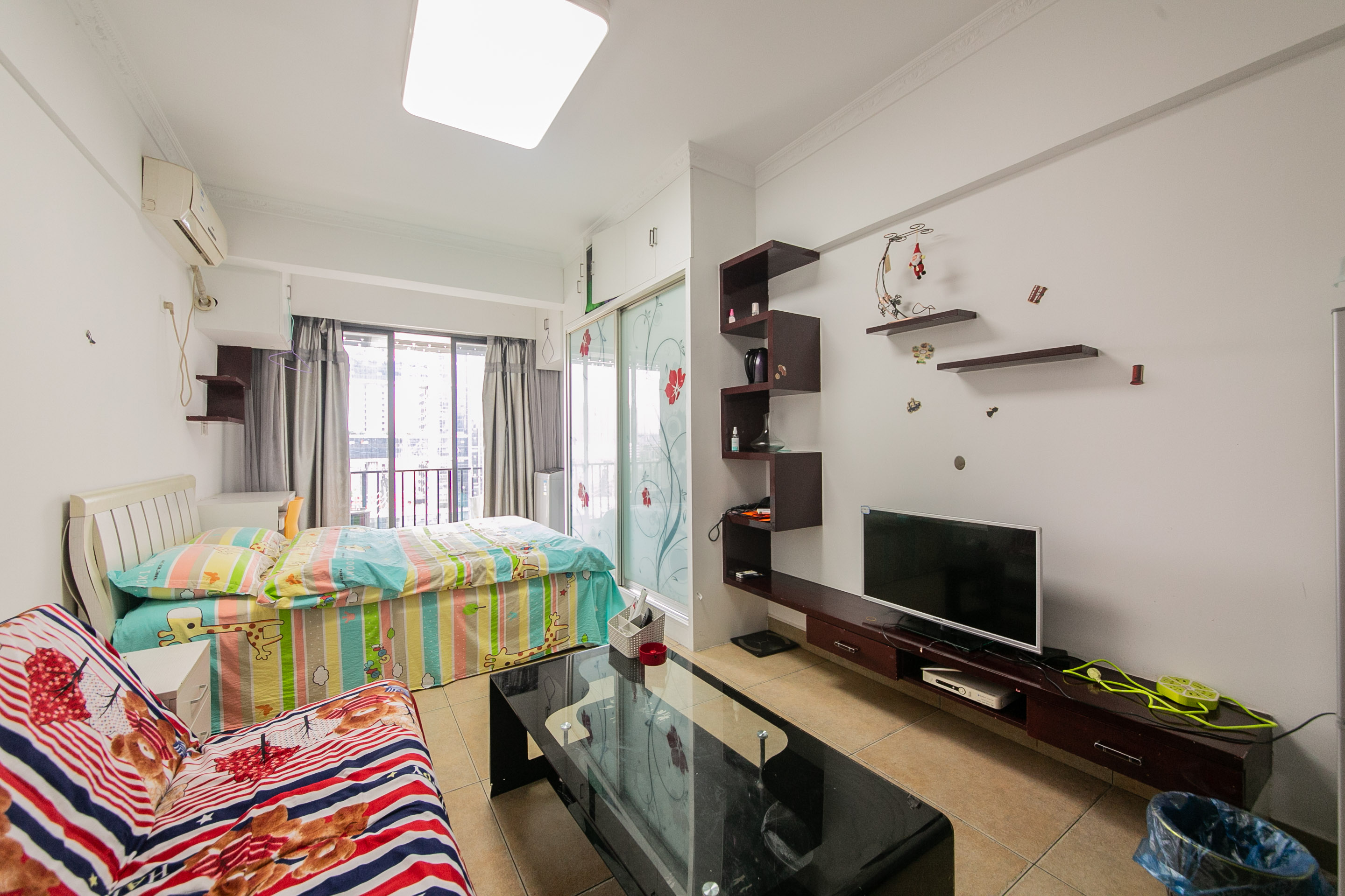 名富公寓 1室1厅1卫 25.0万 名富公寓 1室1厅1卫 25.0万客厅