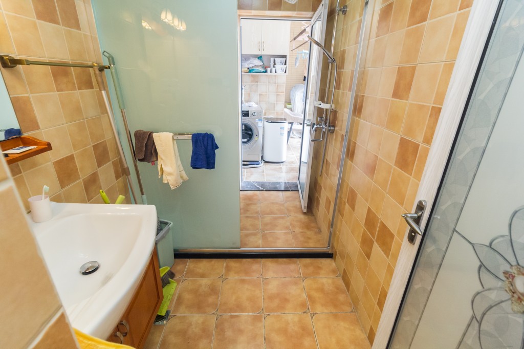 辉煌国际城二期  3室2厅2卫    116.0万卫生间