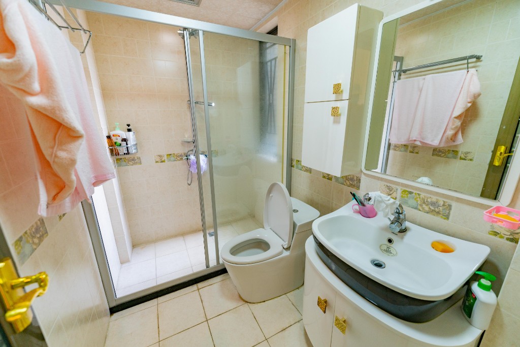 鑫远湘府华城  3室2厅1卫    168.0万卫生间