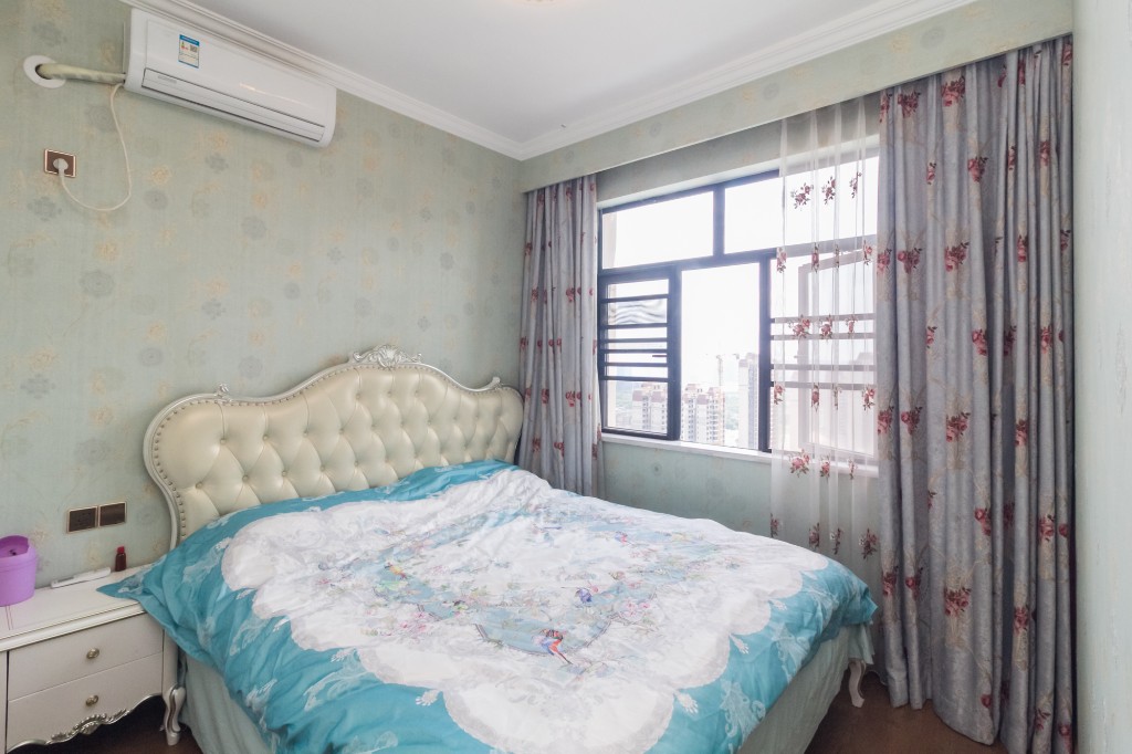 辉煌国际城二期  3室2厅2卫    116.0万卧室