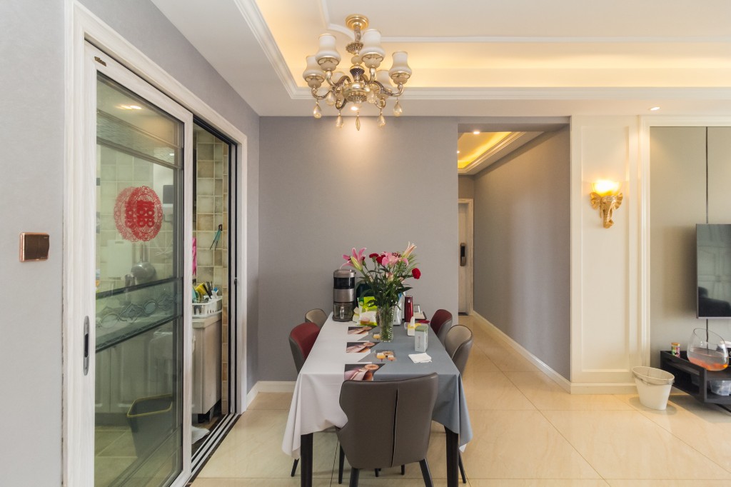 辉煌国际城二期  3室2厅2卫    116.0万客厅