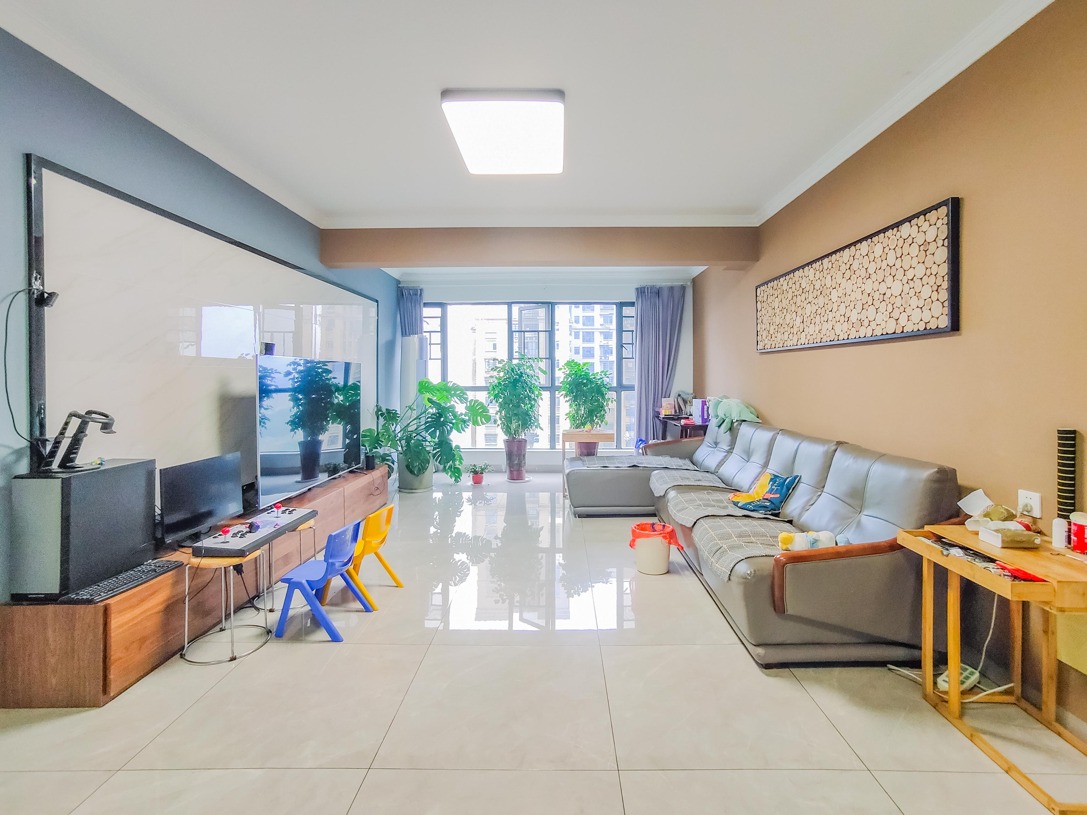 悦湖山 4室2厅2卫 149.0万 悦湖山 4室2厅2卫 149.0万客厅