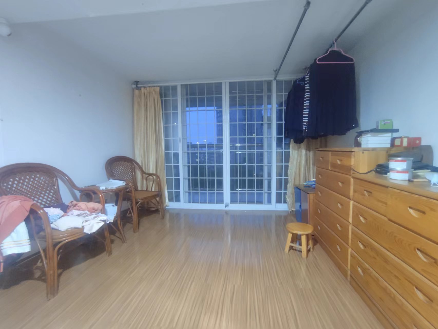 城市风景  4室1厅1卫    119.0万 城市风景  4室1厅1卫    119.0万客厅