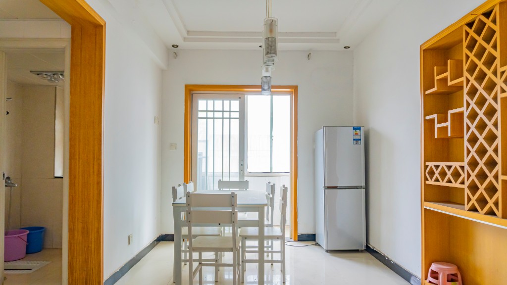 银色现代城 3室2厅2卫 49.8万 银色现代城 3室2厅2卫 49.8万客厅