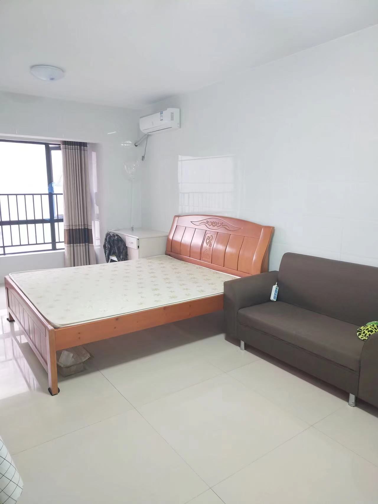 美的城三期  1室1厅1卫   26.00万客厅