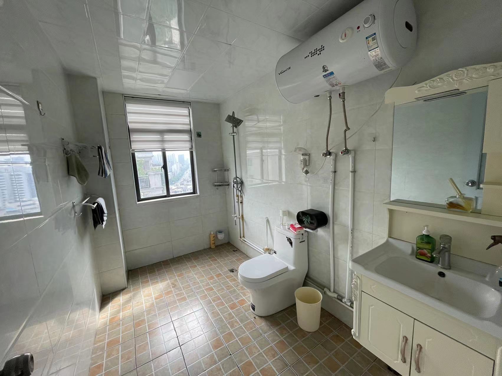 水岸春天 4室2厅2卫 118.0万 水岸春天 4室2厅2卫 118.0万客厅