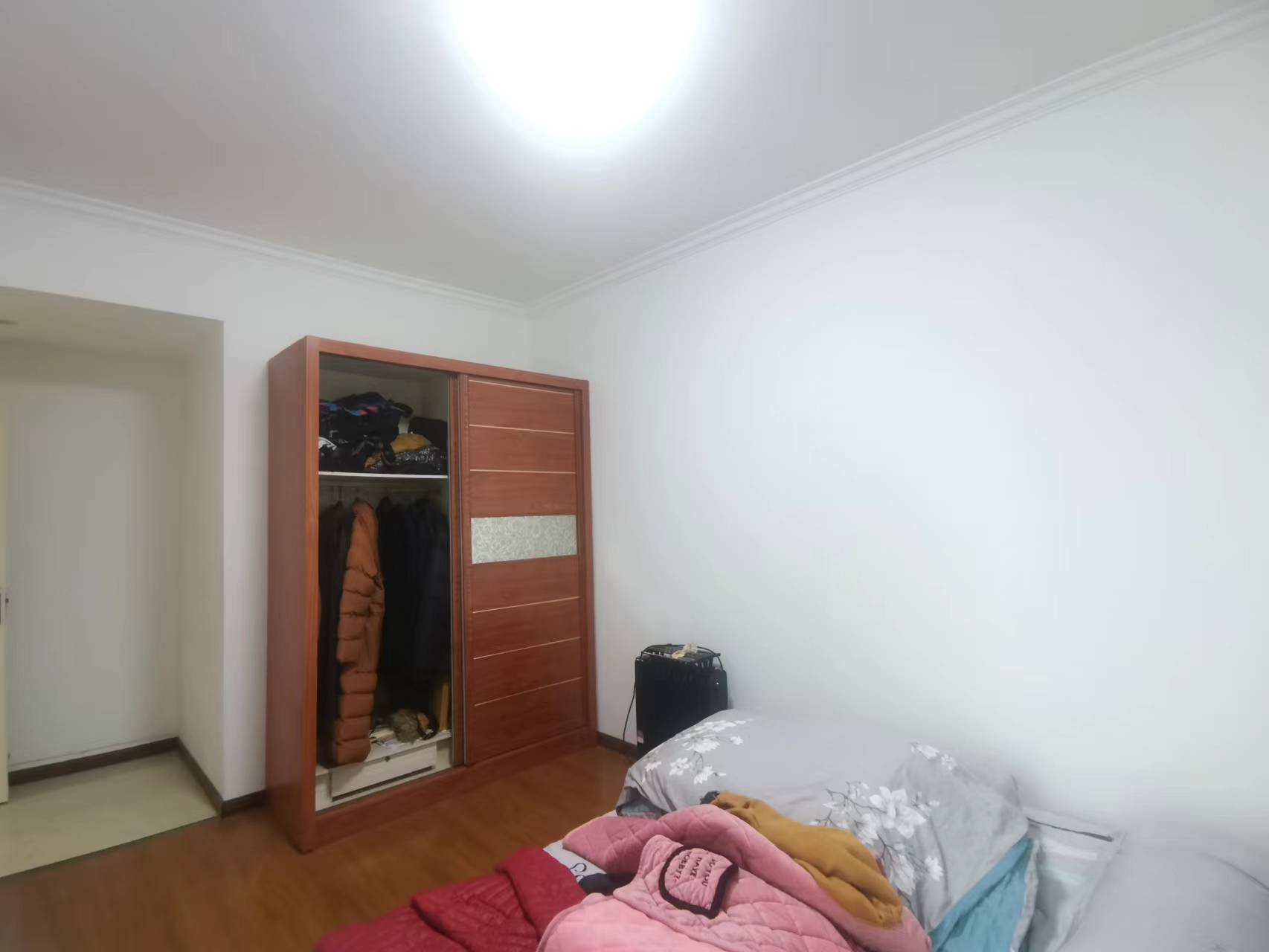 美的城四期  3室2厅2卫    90.0万客厅