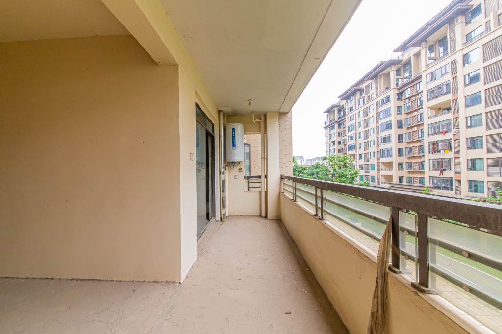 大唐印象一期云海湾  4室2厅2卫    169.0万客厅