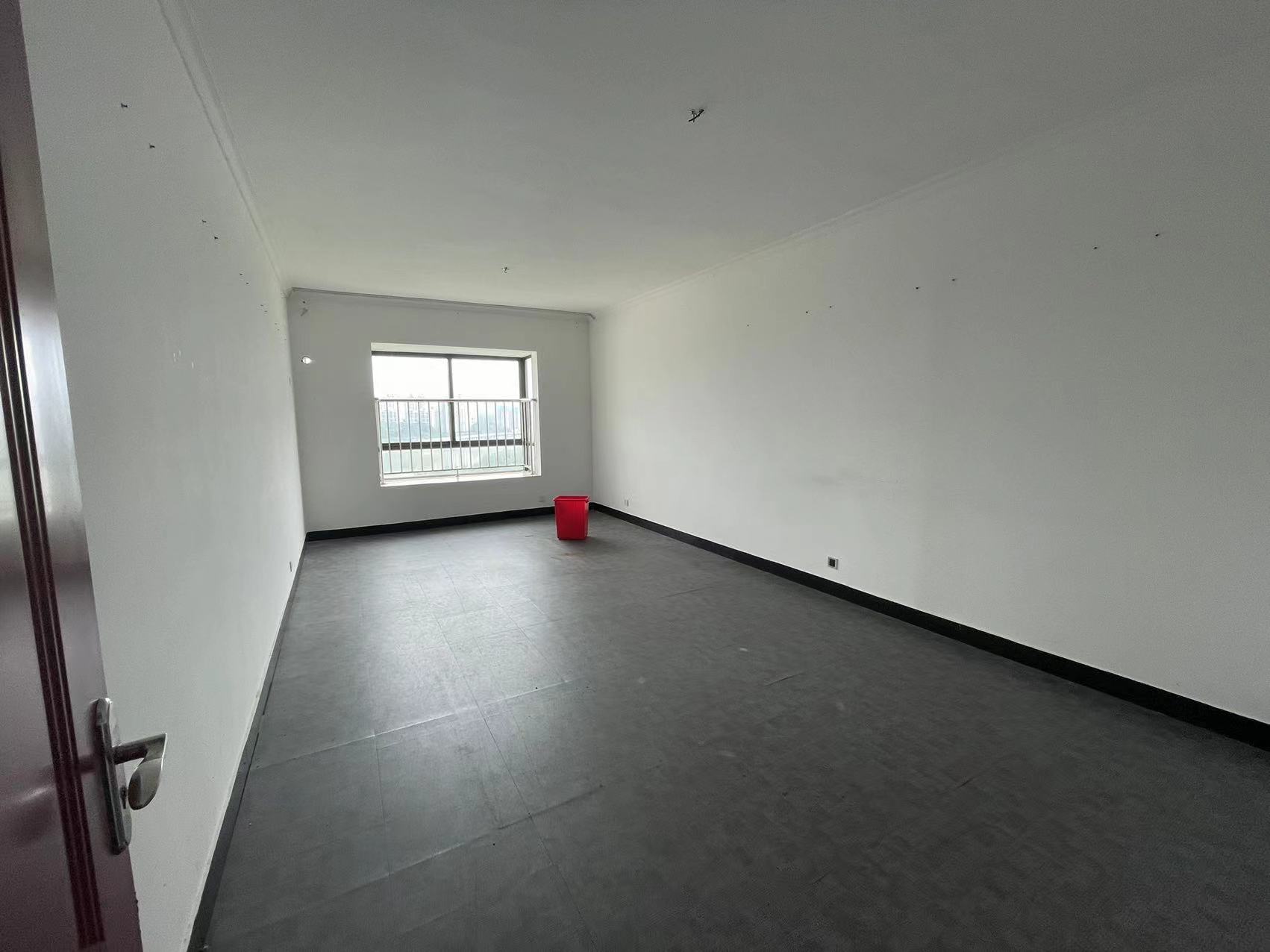 水岸春天 4室2厅2卫 118.0万 水岸春天 4室2厅2卫 118.0万客厅