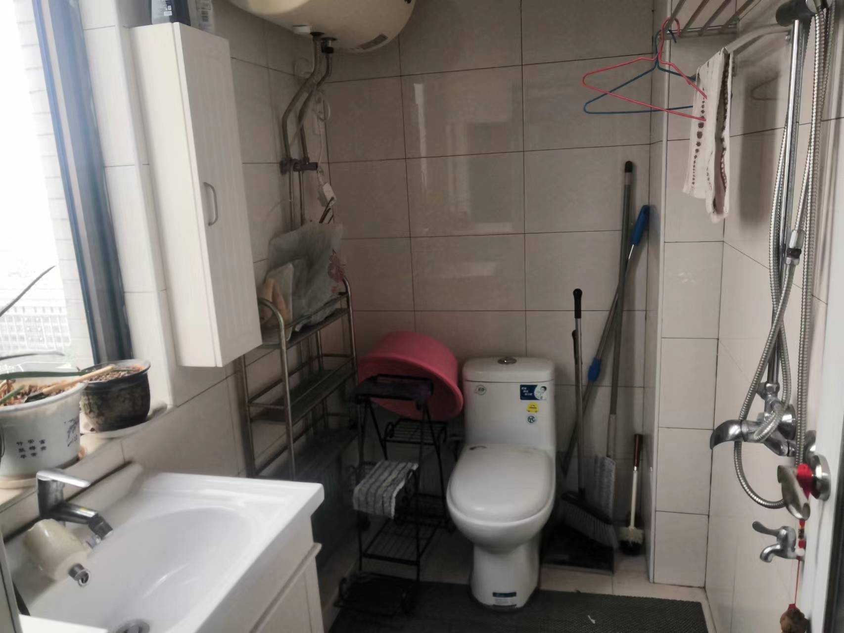 明峰银座  1室0厅1卫    27.0万 明峰银座  1室0厅1卫    27.0万客厅