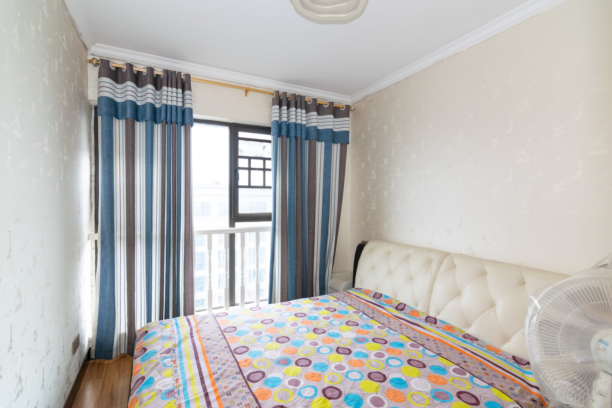 润和紫郡一期 5室2厅2卫 145.0万 润和紫郡一期 5室2厅2卫 145.0万卧室