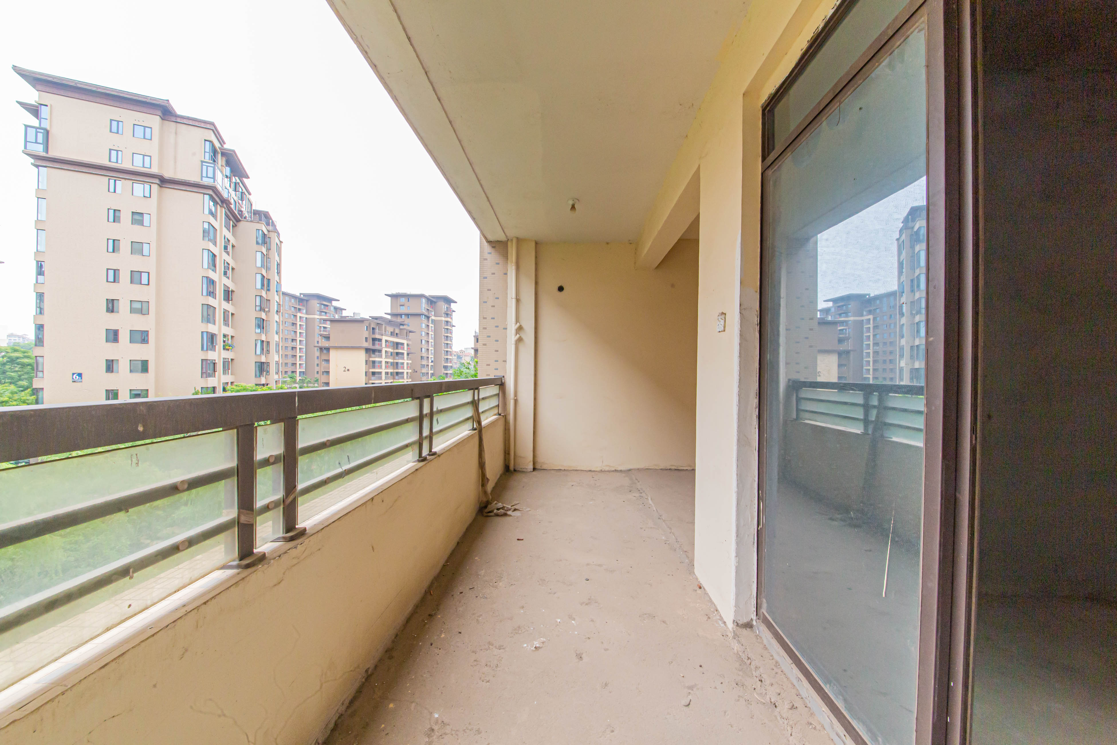 大唐印象一期云海湾  4室2厅2卫    169.0万客厅