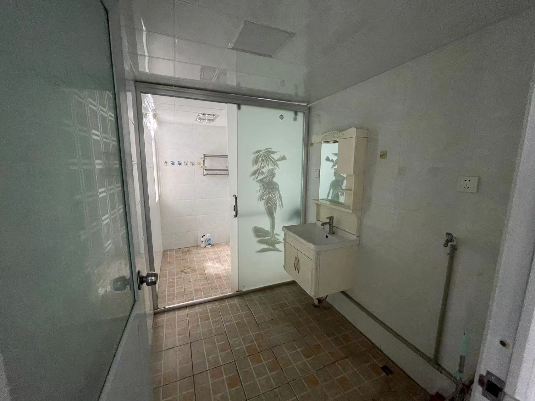 水岸春天 4室2厅2卫 118.0万 水岸春天 4室2厅2卫 118.0万客厅