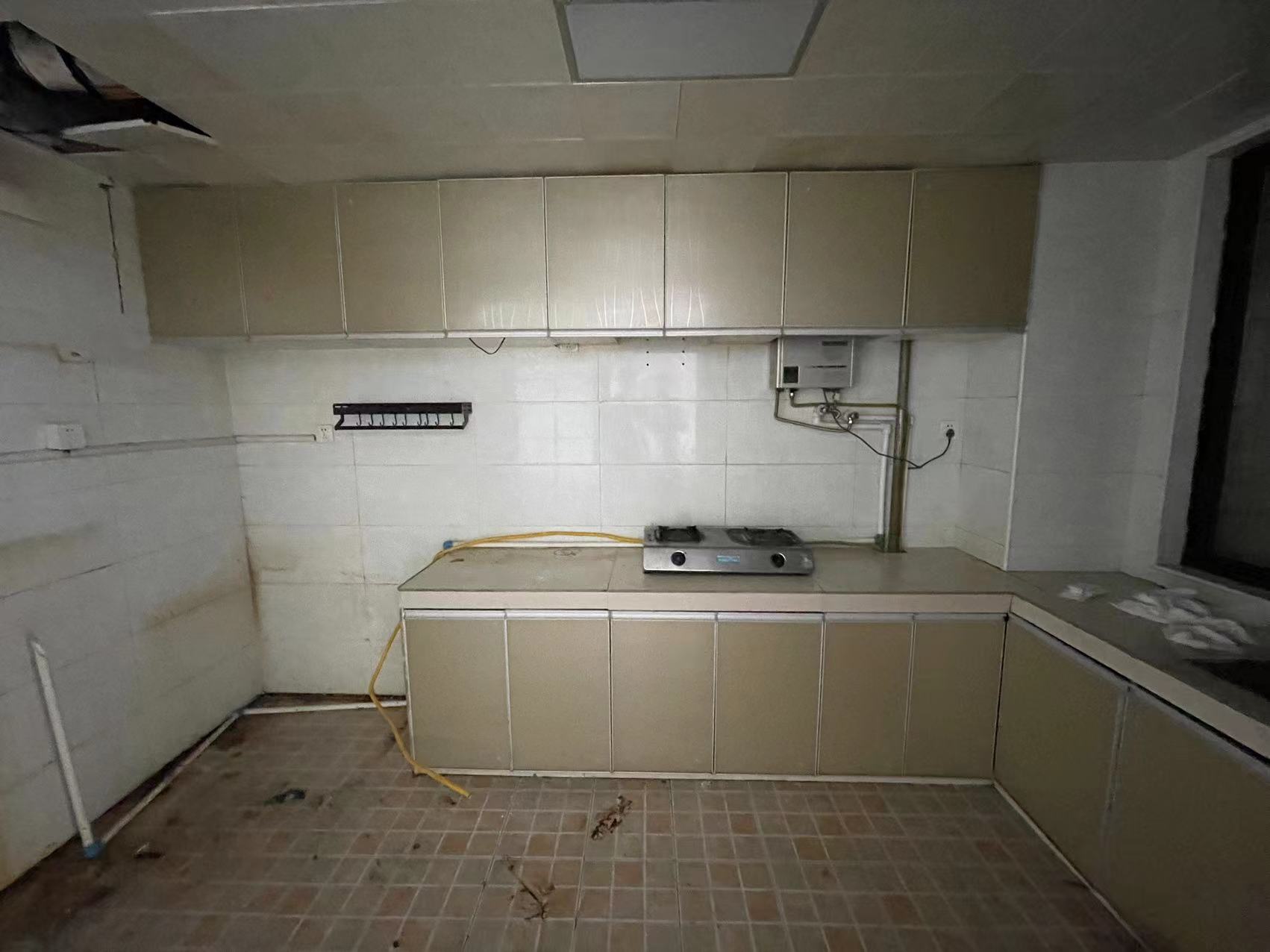 水岸春天 4室2厅2卫 118.0万 水岸春天 4室2厅2卫 118.0万客厅